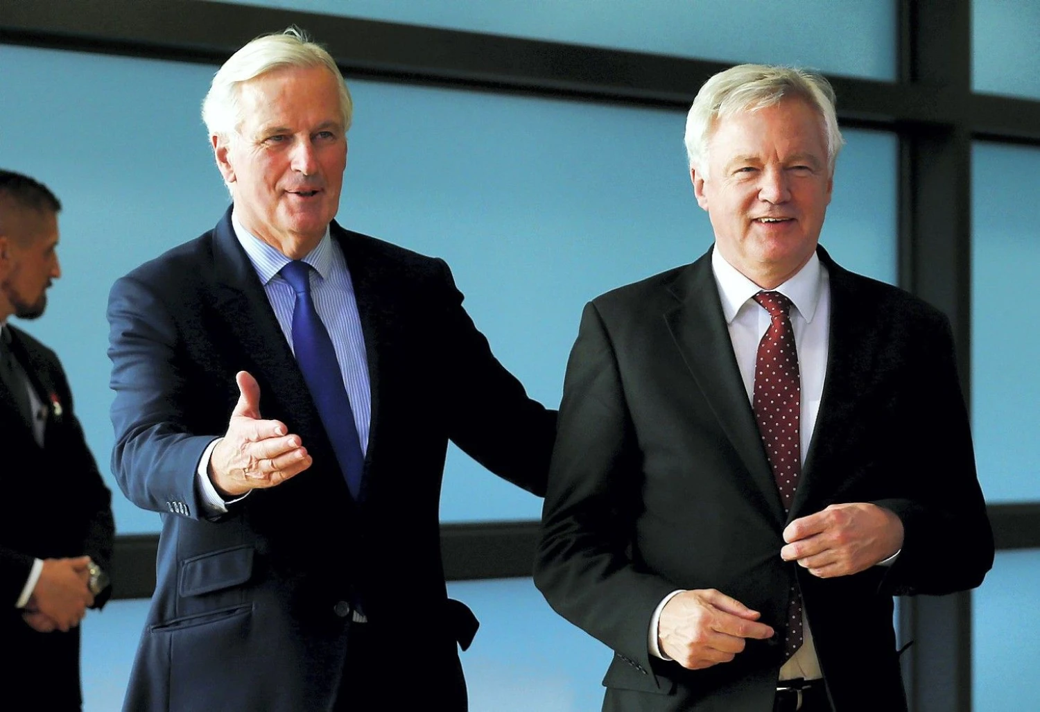 Michelis Barnier, ES derybininkas ir Davidas Davisas, Jungtinės karalystės „Brexit“ sekretorius. Francois Lenoir (Reuters / Scanpix) nuotr.