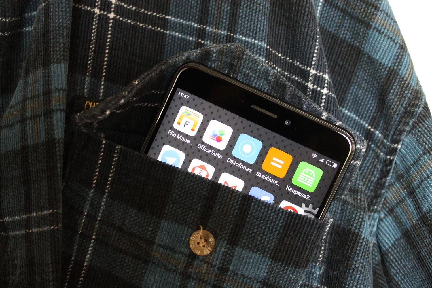Didžiausias „Mi Max 2“ pranašumas – kasdien įkrauti jo nereikia. Liutauro Leščinsko nuotr.