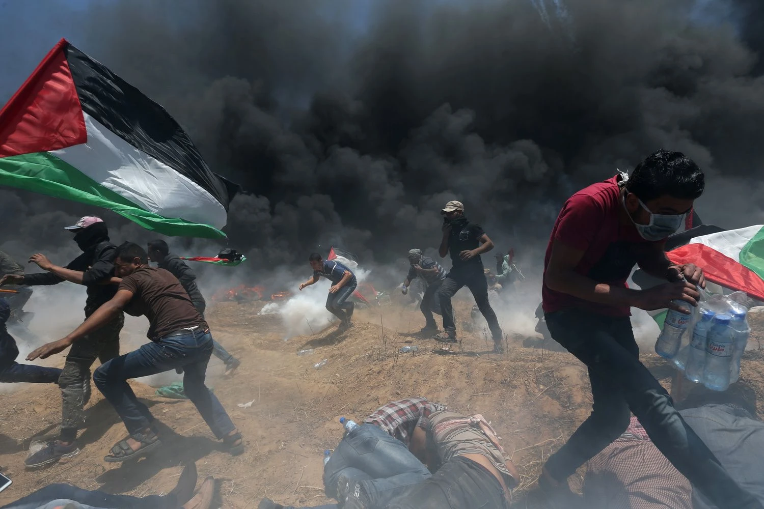 Palestiniečiai protestuoja prieš JAV ambasadą Jeruzalėje. Ibraheemo Abu Mustafa  („Reuters“ / „Scanpix“) nuotr.