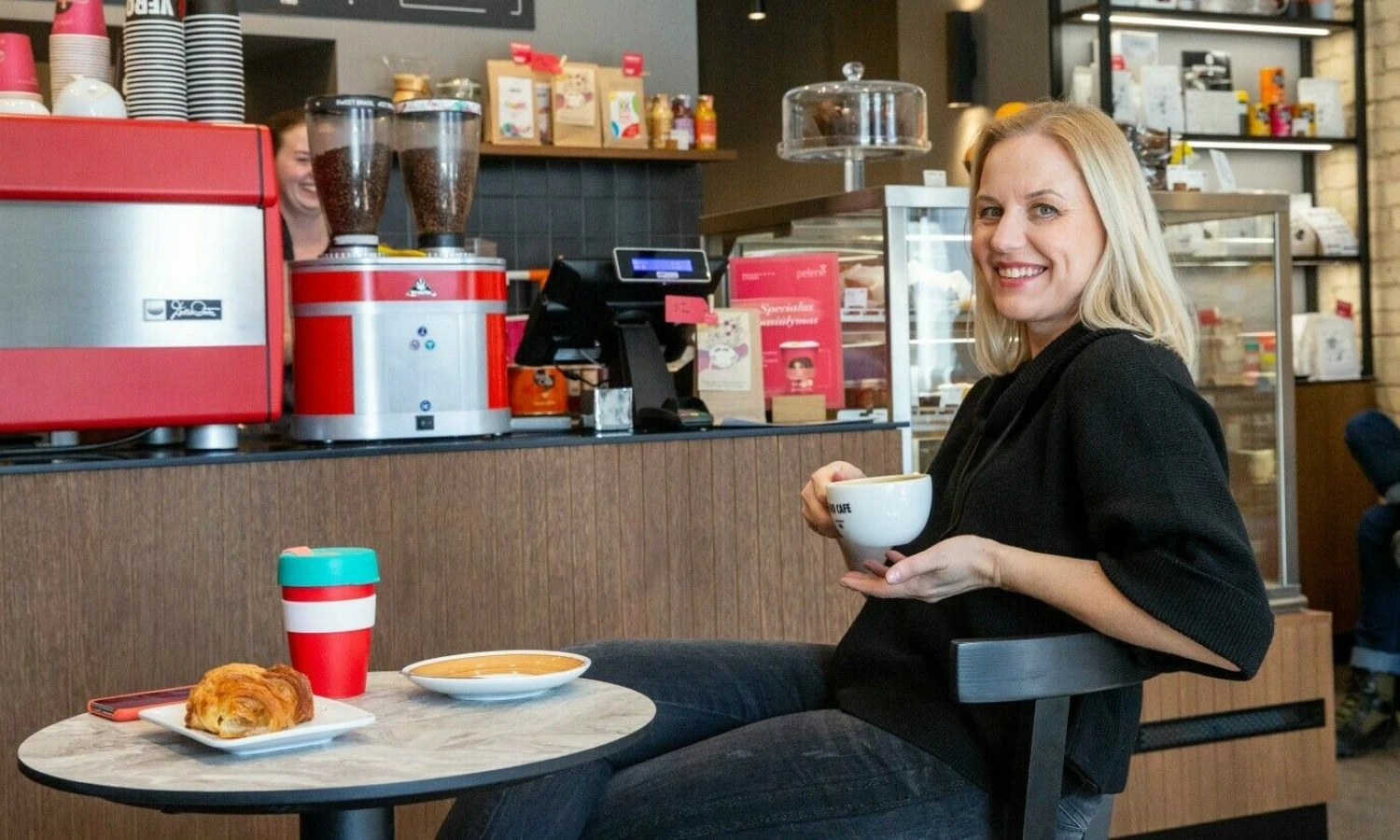 Laima Vėželienė, „Vero cafe“ kavinių tinklą valdančios UAB „Ex prompto“ vadovė: „Į kavą žiūrime ne tik kaip į prekę, norime prisidėti ir prie visos pasaulinės kavos rinkos sveikumo.“ JUDITOS GRIGELYTĖS NUOTR.