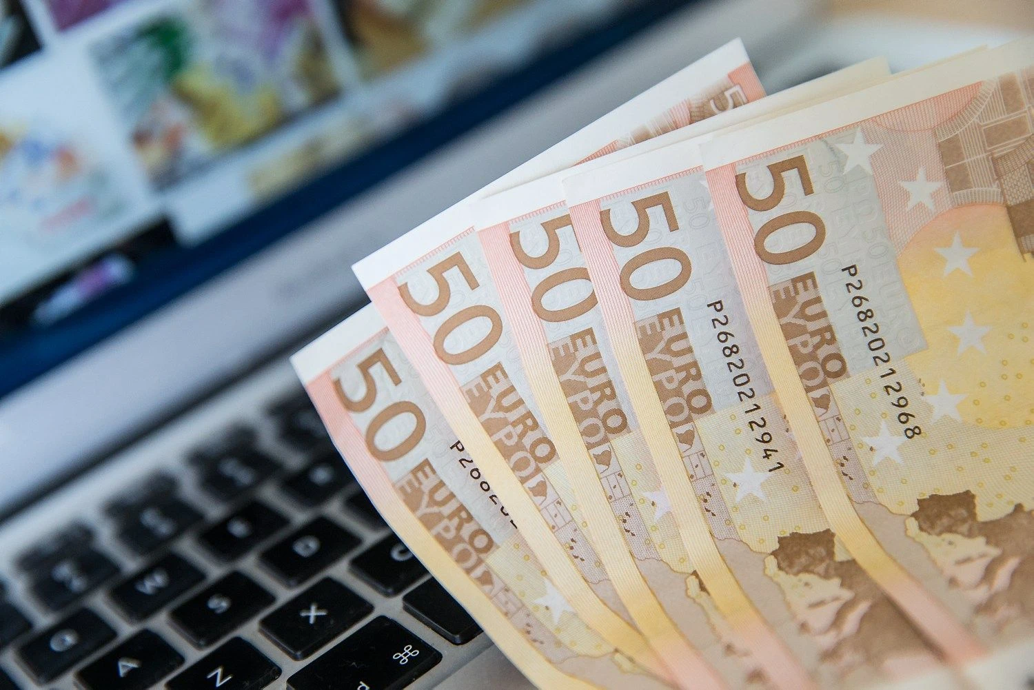 Darbo skelbimuose darbdavių nurodomi atlyginimai neretai yra didesni nei darbo ieškančių specialistų lūkesčiai, o tai rodo, kad siekiama pritraukti neaktyvius, bet itin kvalifikuotus darbo rinkos dalyvius. JUDITOS GRIGELYTĖS nuotr. 