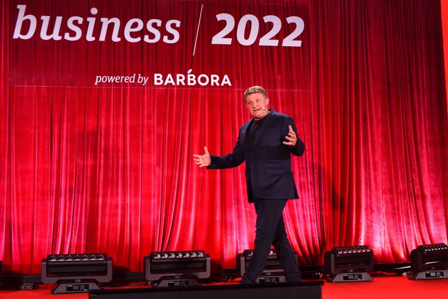 Viktoras Kislyi, „Wargaming“ įkūrėjas, skaito pranešimą VŽ konferencijoje „Business 2022“. Ryčio Galadausko (VŽ) nuotr.