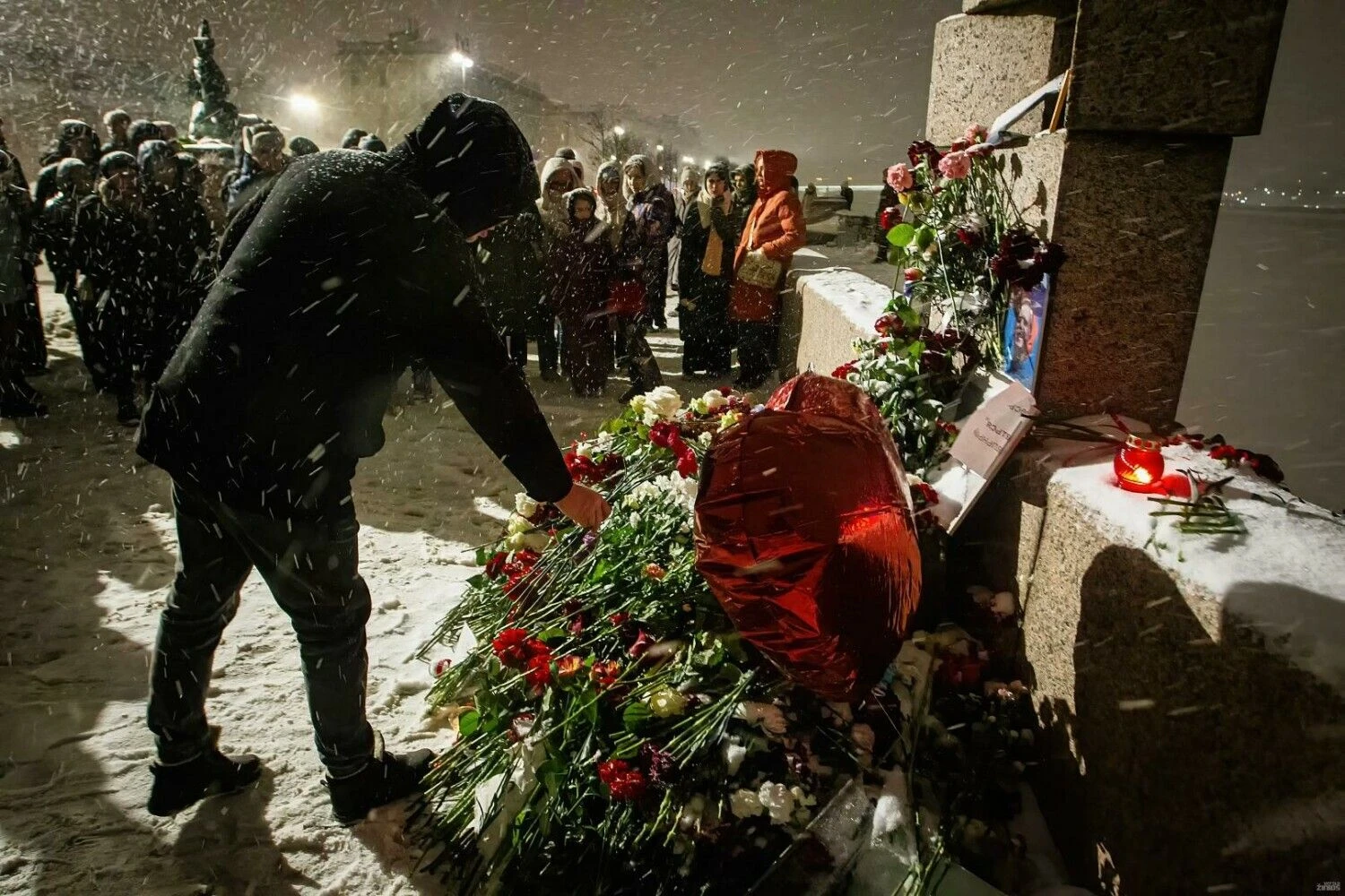 Protestas dėl Aleksejaus Navalno mirties Sankt Peterburge. Artemo Priakhino (Zumapress / Scanpix) nuotr.