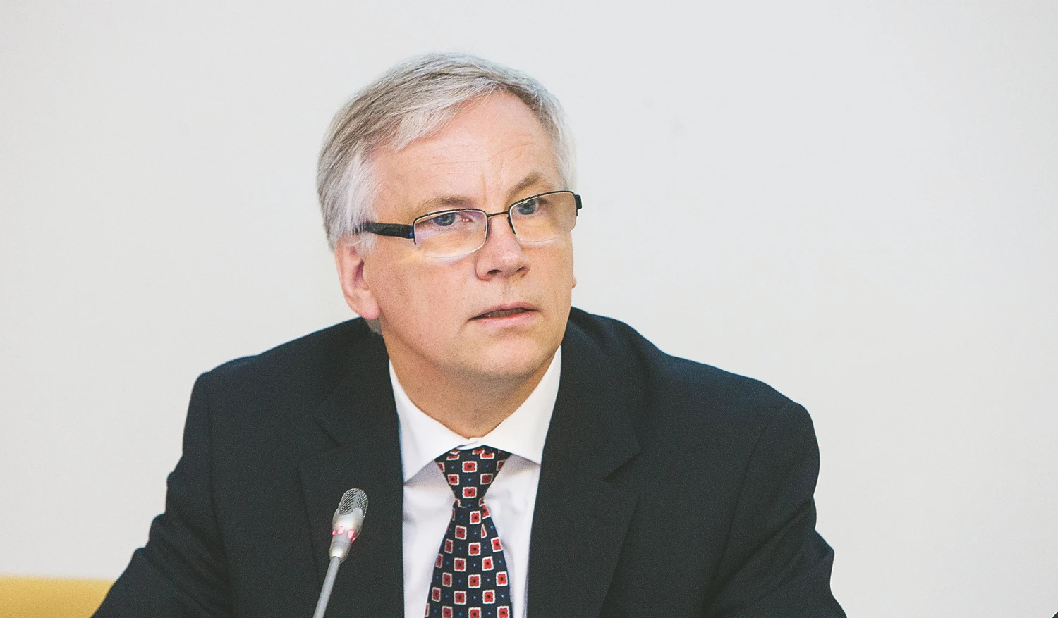 Rimantas Šadžius, finansų ministras: „Aš kompetentingo atsakymo pateikti negaliu. Be abejo, atsirado teisinė spraga, ir aiškumo labai reikia.“  		Vladimiro Ivanovo (VŽ) nuotr. 