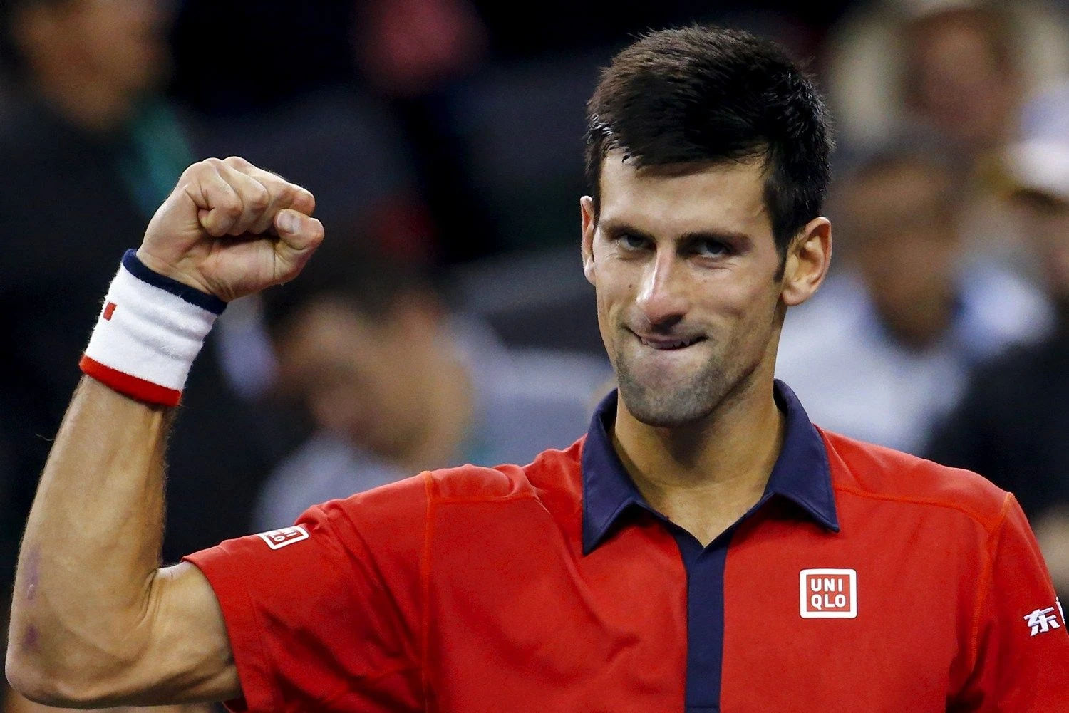 Novakas Džokovičius džiaugiasi įveikęs Endį Murėjų šiemet „Masters“ serijos turnyre, Šanchajuje. Damiro Sagolj („Reuters“) nuotr.
