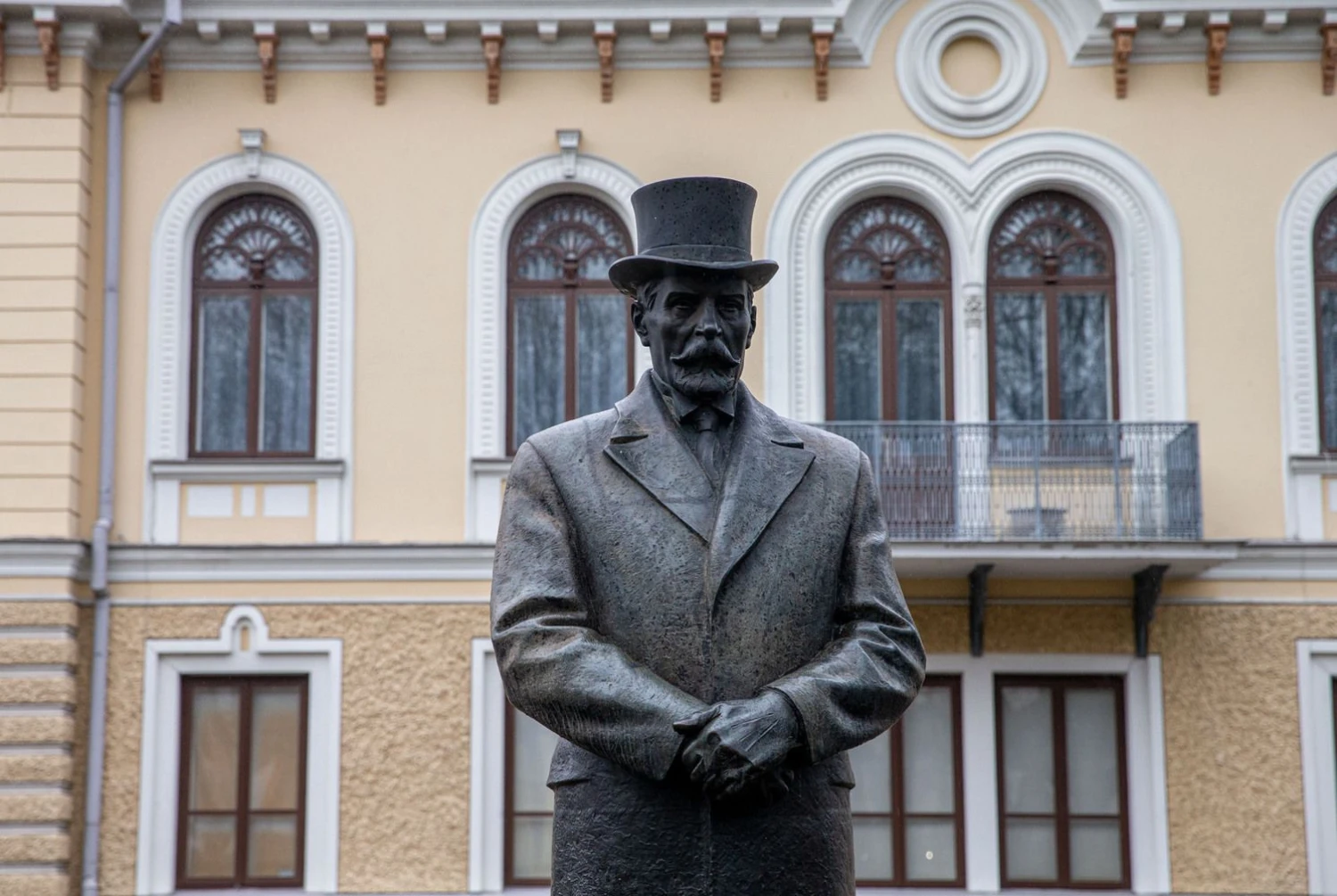 Paminklas Antanui Smetonai Kaune, istorinėje prezidentūroje. Juditos Grigelytės (VŽ) nuotr. 
