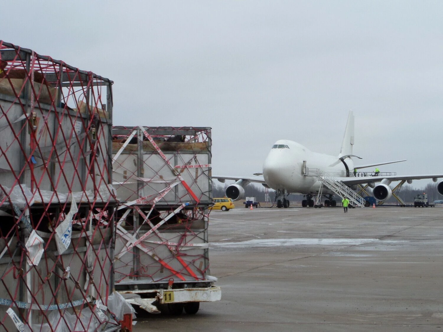 Krovininis „Boeing 747“ Šiaulių oro uoste. Įmonės nuotr.
