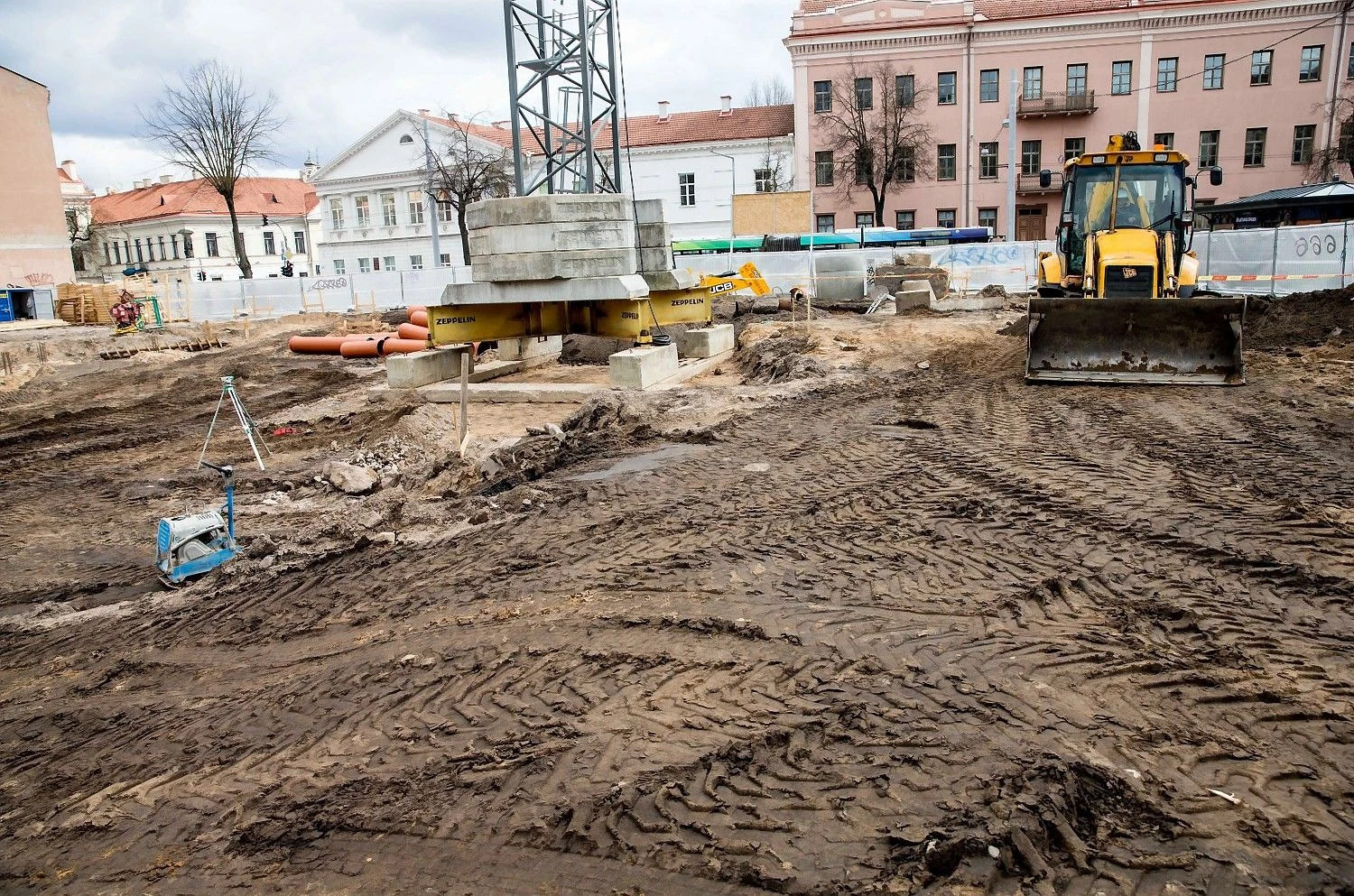 Net ir praėjus keturiems mėnesiams po naujojo Statybų įstatymo įsigaliojimo statybų draudimo rinkoje tvyro neapibrėžtumas, nes skirtingi draudikai skirtingai traktuoja įstatymo straipsnius.
