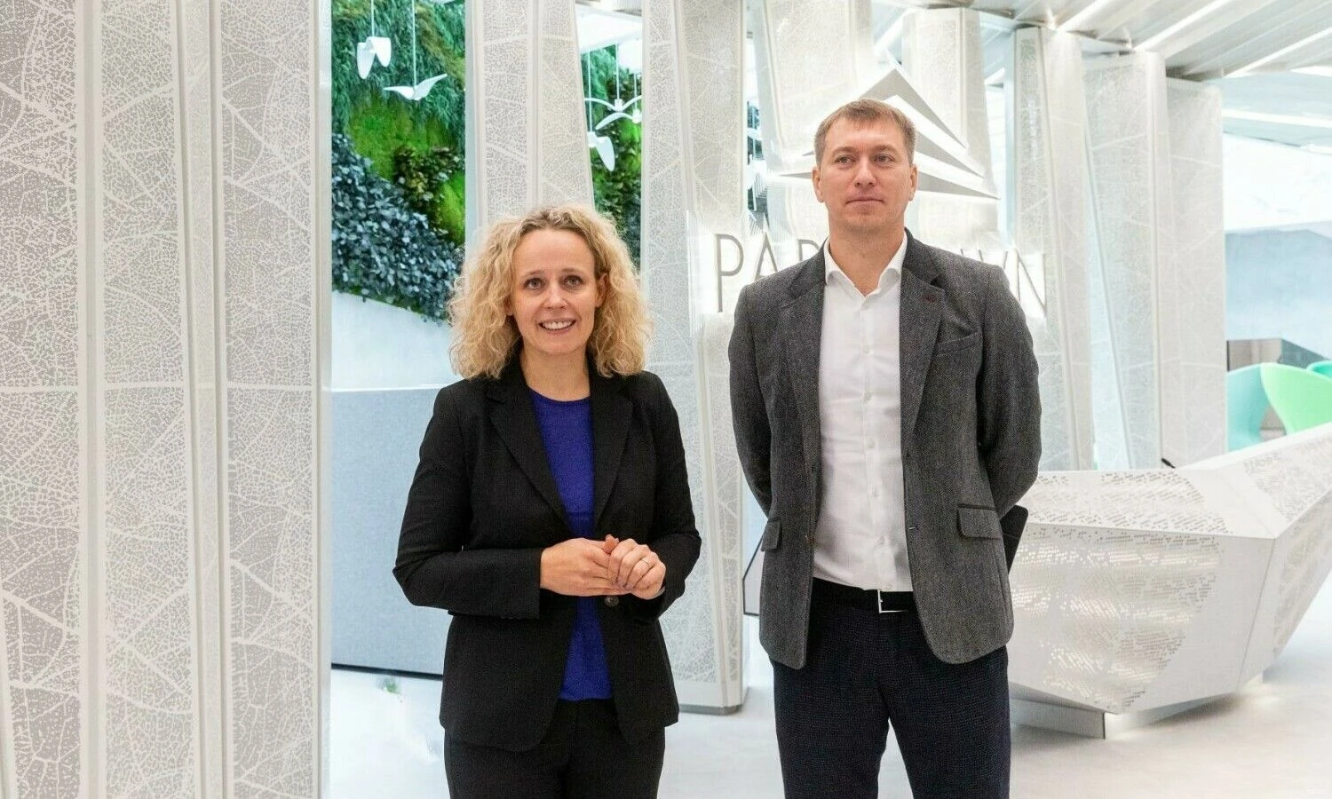 Sigita Survilaitė-Mekionienė, „Darnu Group“ generalinė direktorė, ir Mykolas Čiplys, „Darnu Group“ verslo miestelių nuomos vadovas. Juditos Grigelytės (VŽ) nuotr.