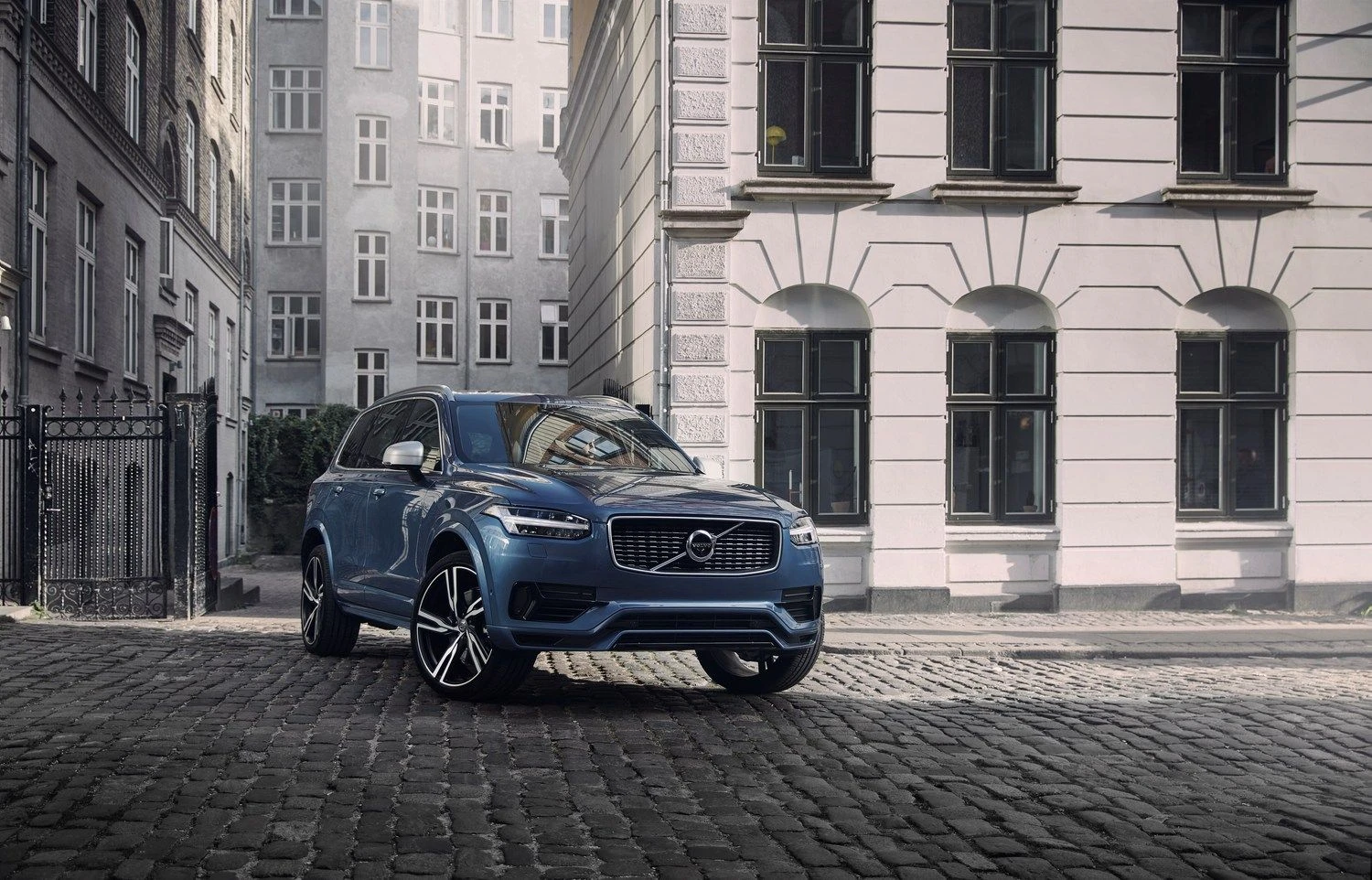 „XC90 T8 R“ dizainas. Bendrovės nuotr.