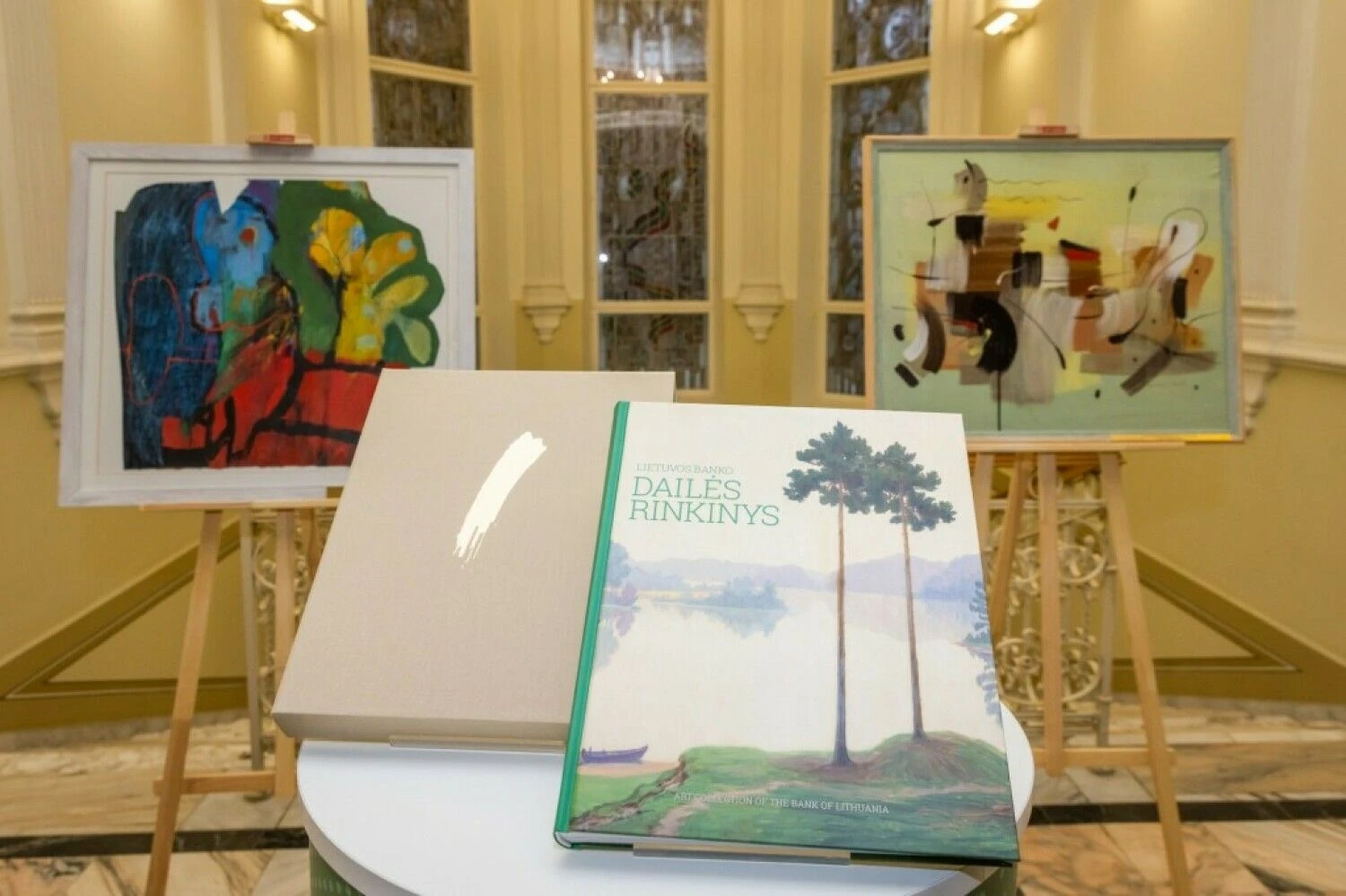 Lietuvos banko (LB) dailės rinkinio albumas. LB nuotr.