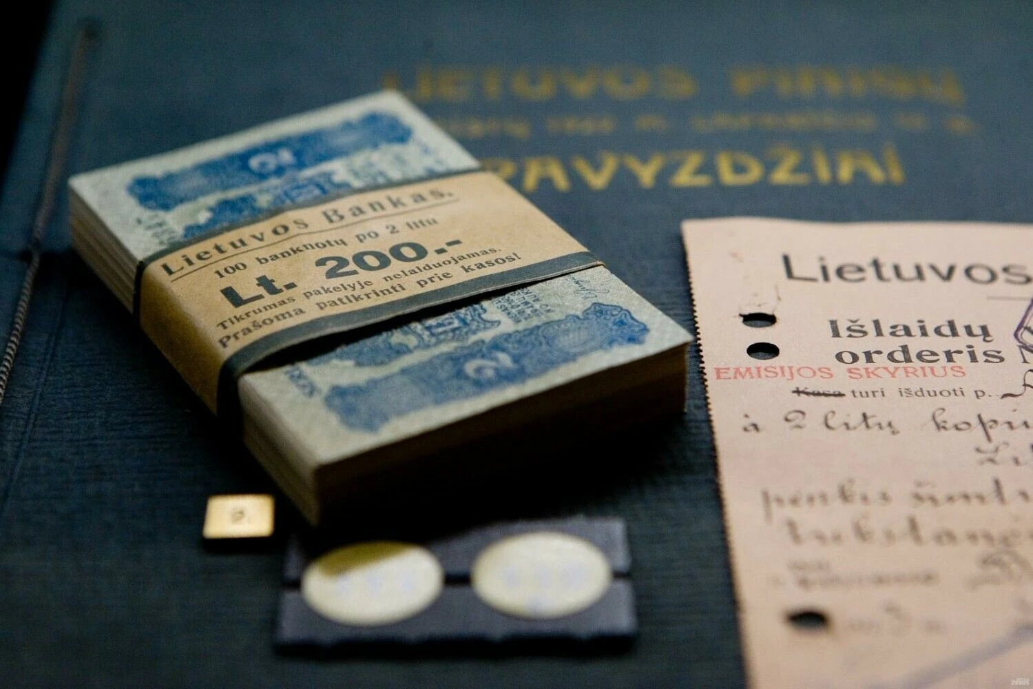 Lietuvos banko Pinigų muziejus Vilniuje. Litų banknotų pundelis, 1922 m. Juditos Grigelytės (VŽ) nuotr.