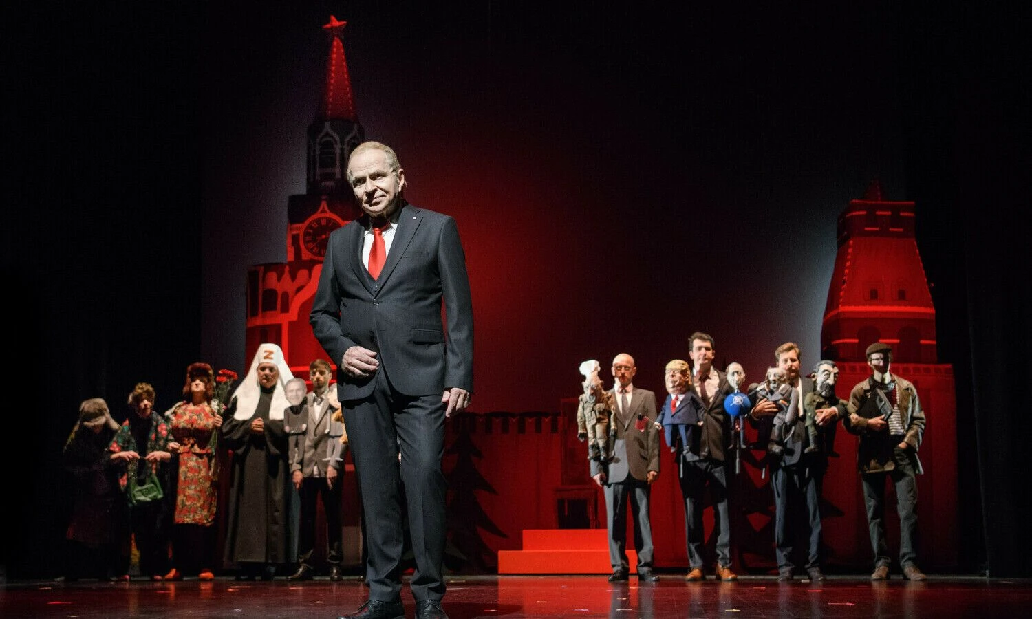 Scena iš spektaklio „Ūbas caras“. Lauros Vansevičienės nuotr.