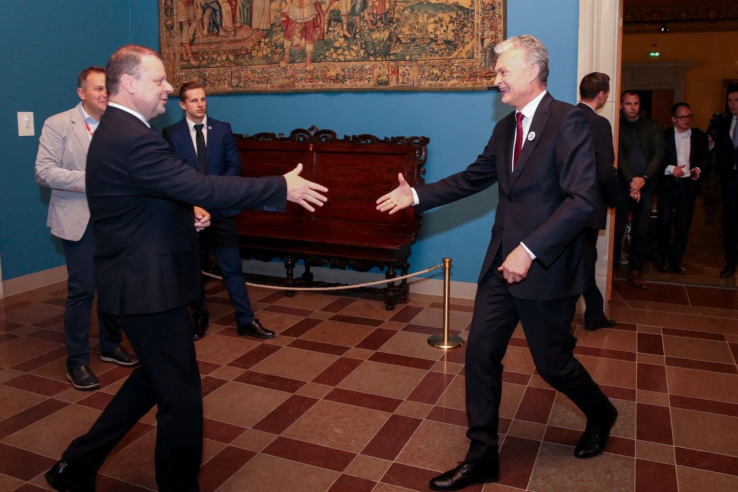 Išrinktasis prezidentas Gitanas Nausėda (dešinėje) susitiko su premjeru Sauliumi Skverneliu. Vladimiro Ivanovo (VŽ) nuotr.