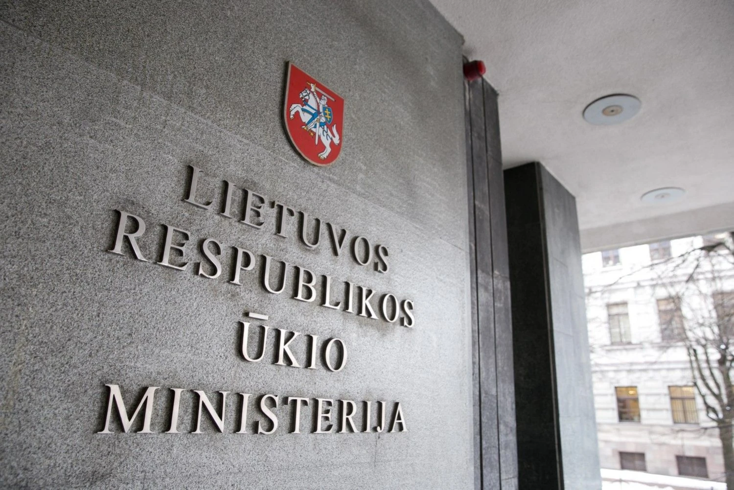 Nuo Naujųjų metų ši iškaba turėtų būti pakeista - Ūkio ministerija bus pervedinta į Ekonomikos ir inovacijų ministeriją. Žygimanto Gedvilos (15min.lt) nuotr.
