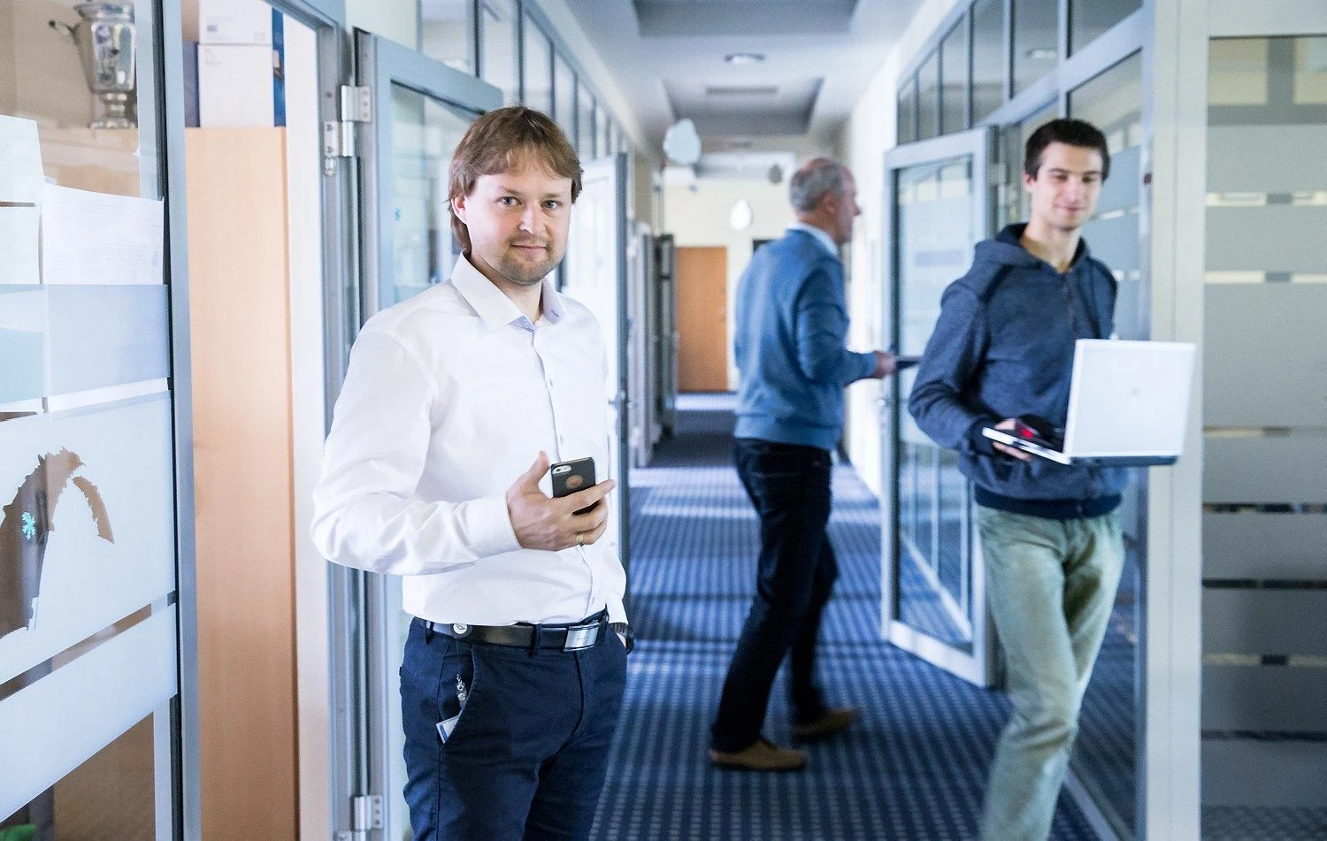 „Man buvo labai aiškios bendrovės vertybės ir aš aiškiai žinojau, kur einu“, - sako Andrius Bumblauskas, „Blue Bridge“ IT architektas. JUDITOS GRIGELYTĖS (VŽ) NUOTR. 