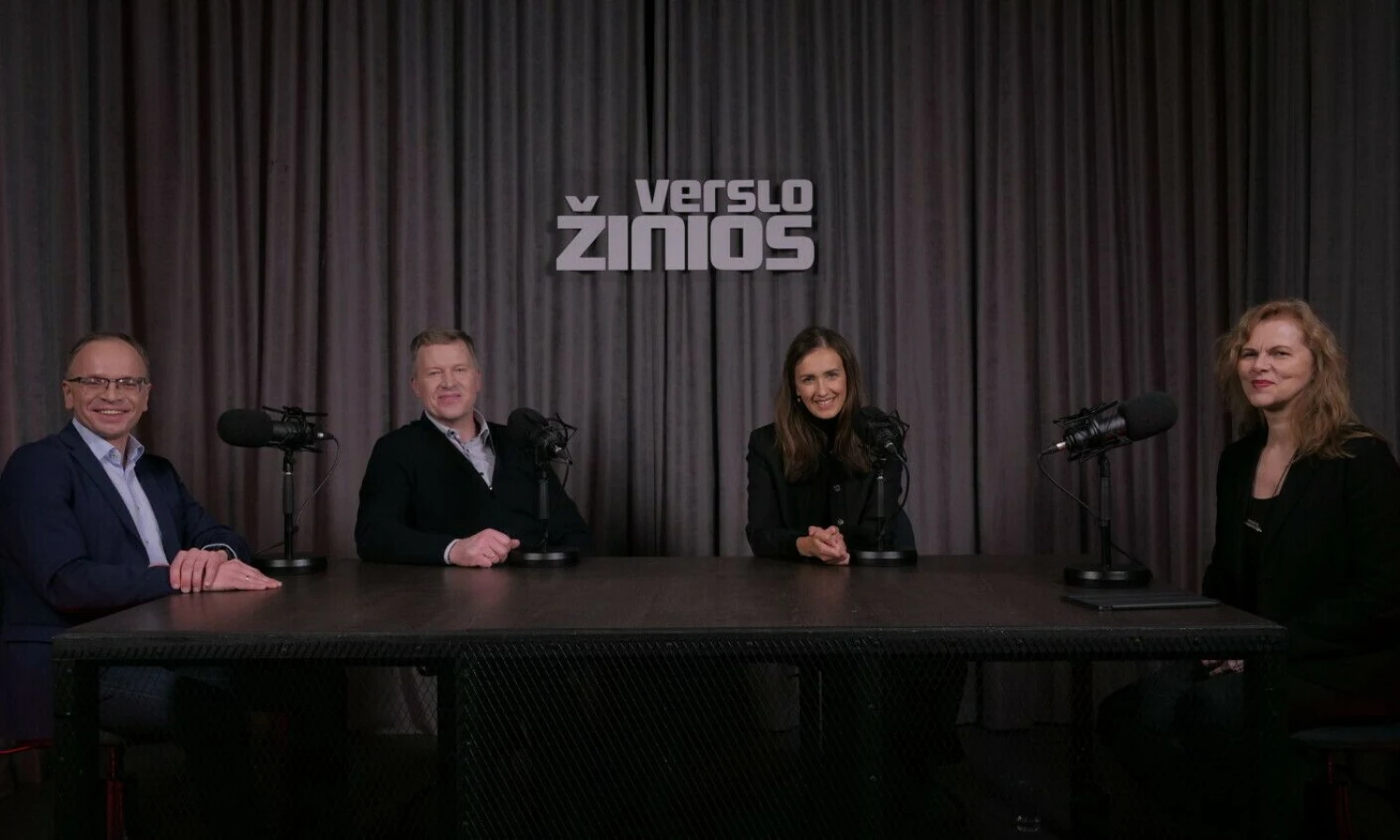 „Scania Lietuva“ generalinis direktorius Darius Snieška, „Iveco“ atstovybės regiono vadovas Ernestas Jakubonis, Transporto inovacijų asociacijos direktorė Rugilė Andziukevičiūtė – Buzė ir Moderatorė Vilija Ramanauskienė.