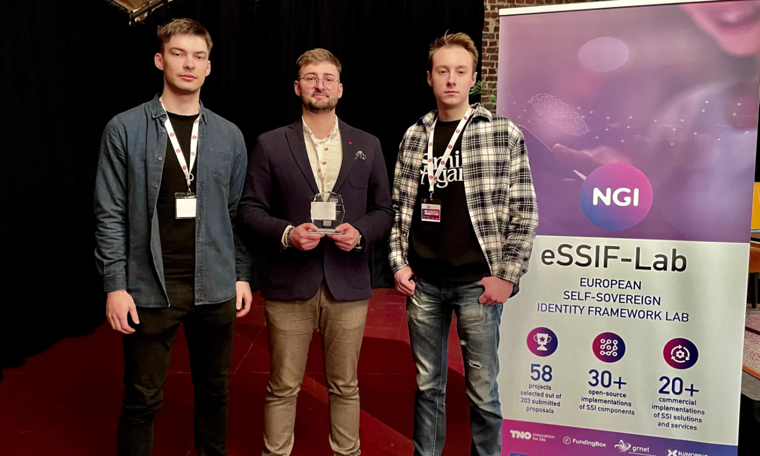 "Systems Integration Solutions" programuotojas Augis Bražiūnas, vykdantysis direktorius Deividas Umbrasas, programuotojas Denys Kryvoshei.