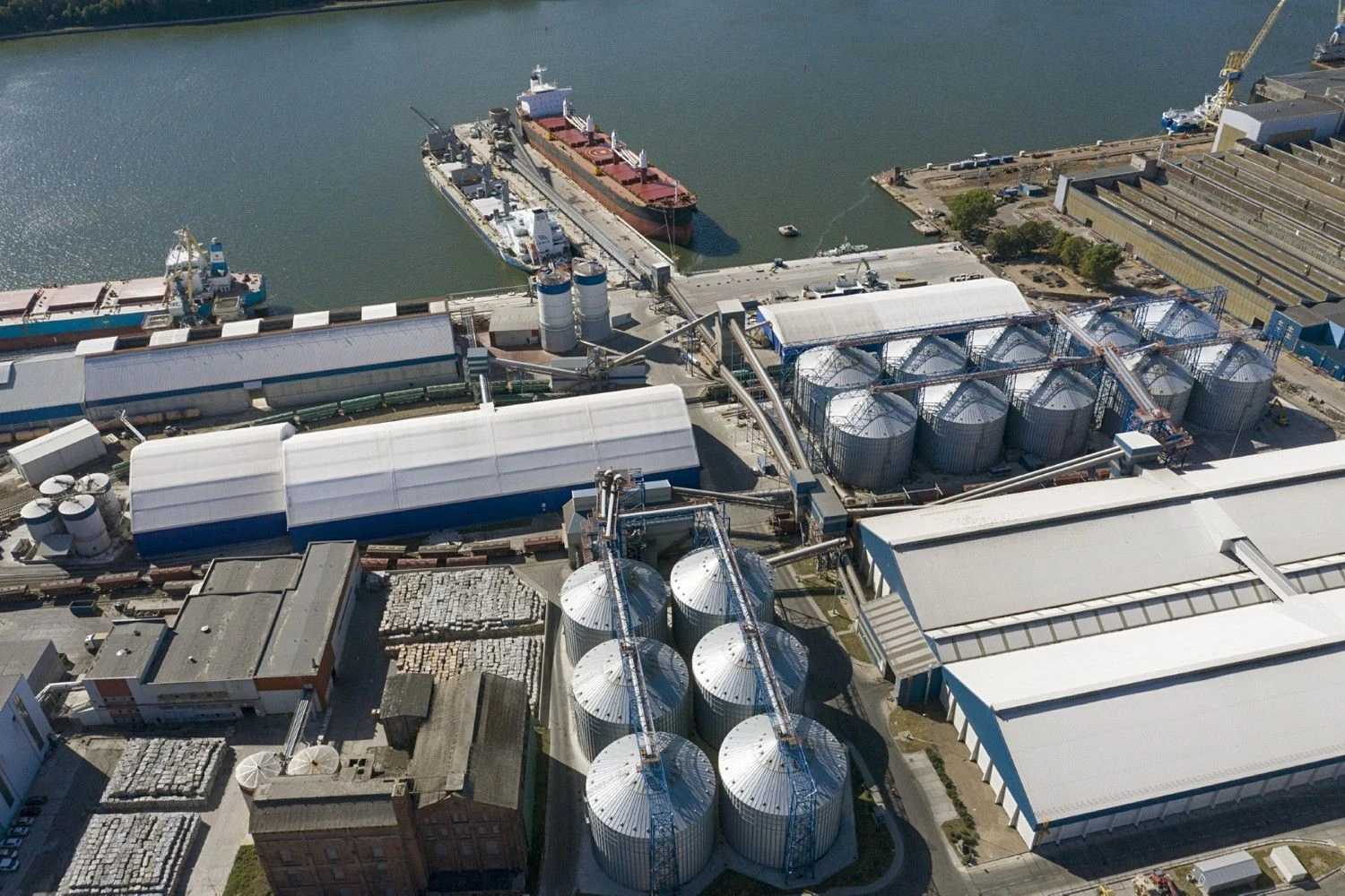 Kompanijos „Begos“ sukurtas žemės ūkio produktų krovos kompleksas neturi analogų Baltijos jūros regione.
