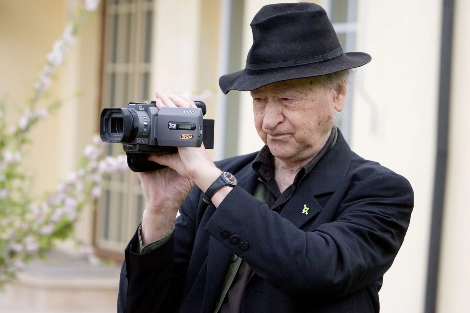 Kitąmet Vilniaus knygų mugė lankytojų lauks su Jono Meko (nuotraukoje) išsakyta mintimi „Gyventi reikia be formulių, reikia būti atviram“. Vladimiro Ivanovo (VŽ) nuotr.