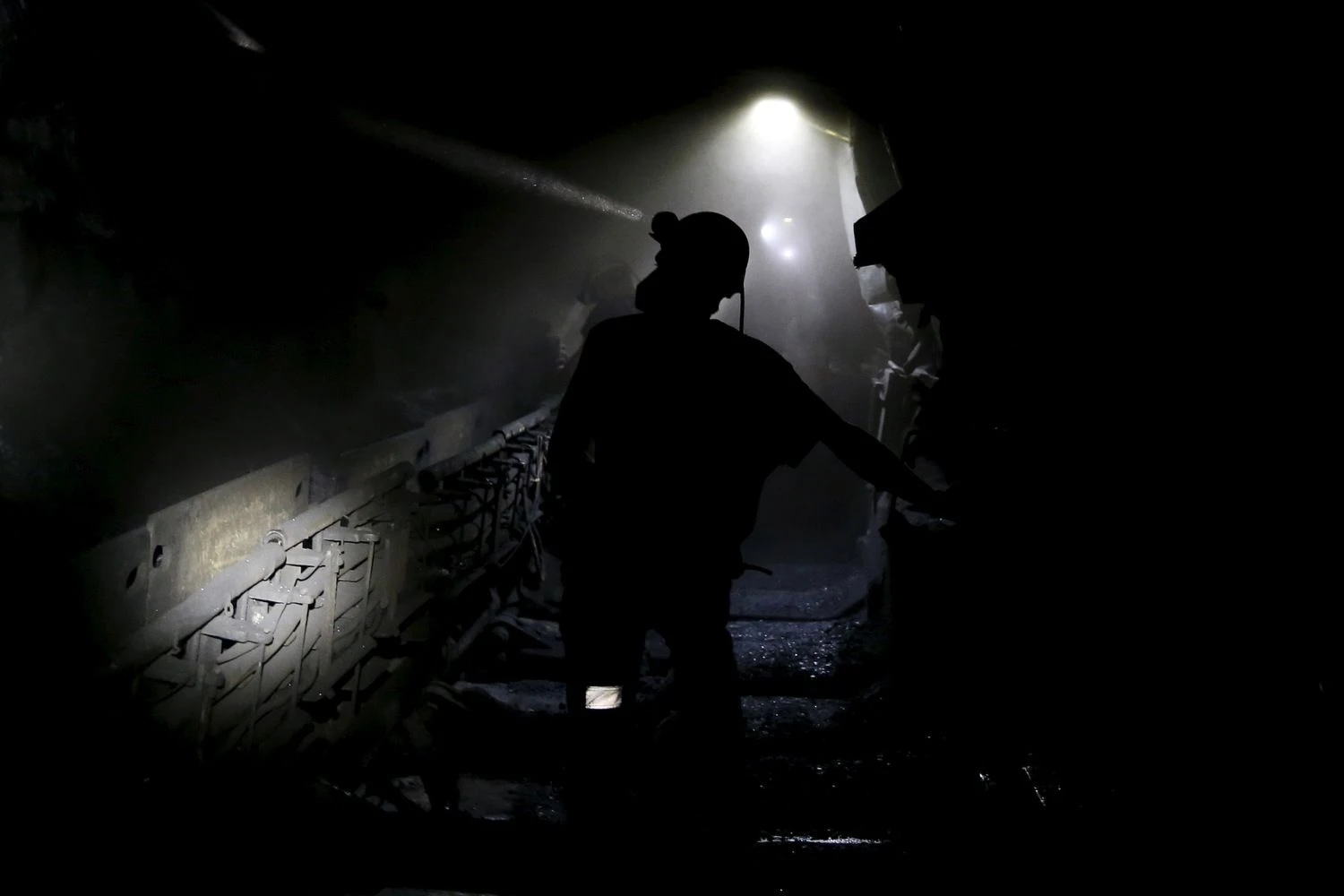 Anglys Lenkijoje – ne tik energetikos ar ekologijos, bet ir socialinis klausimas. „Reuters“ nuotr.