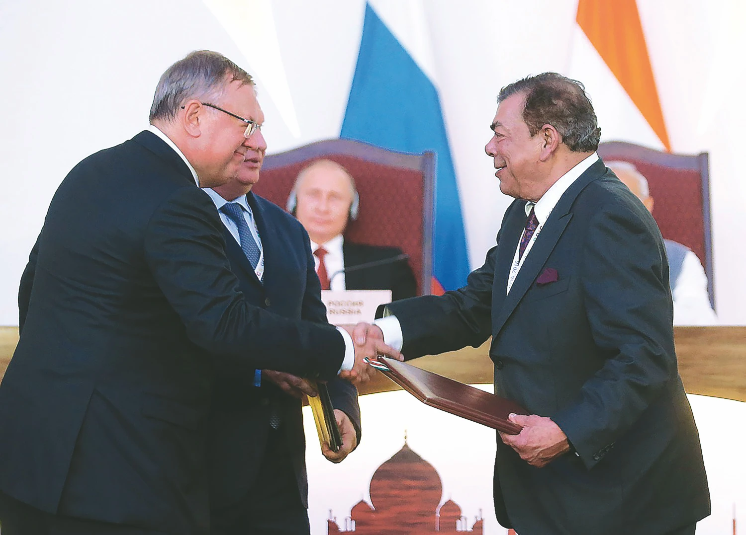 „Rosneft“ ir „Essar“ susitarimas pasirašytas BRICS viršūnių susitikime. Mikhailo Metzelio („Sputnik“ / „Reuters“ / „Scanpix“) nuotr.