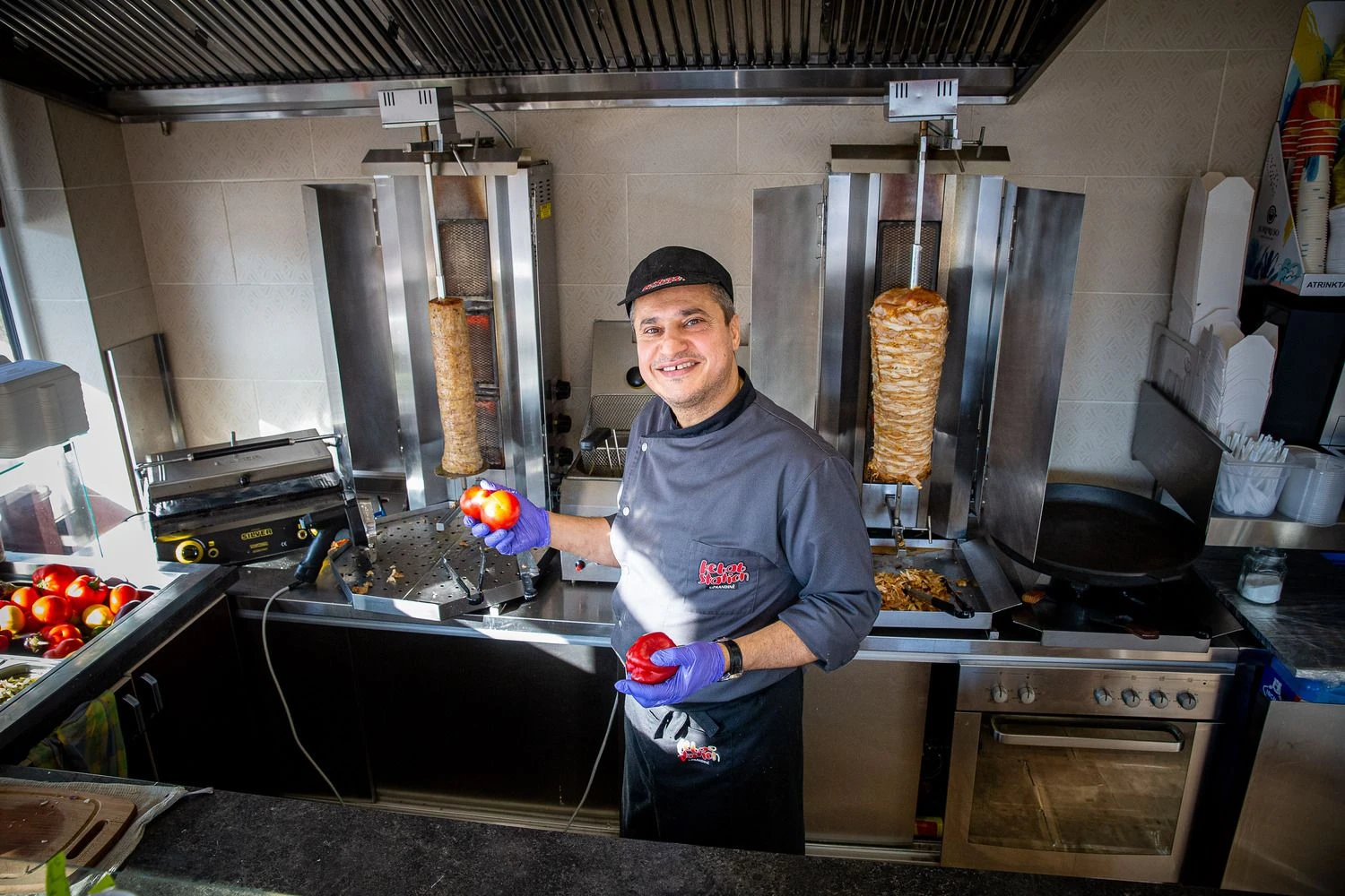 Abbasas Dayekhas, UAB „Sabil“, valdančios „Kebab station“, savininkas, direktorius: „Patiekalus gamine daugiausia iš libanietiškų produktų.“Vladimiro Ivanovo (VŽ) nuotr.