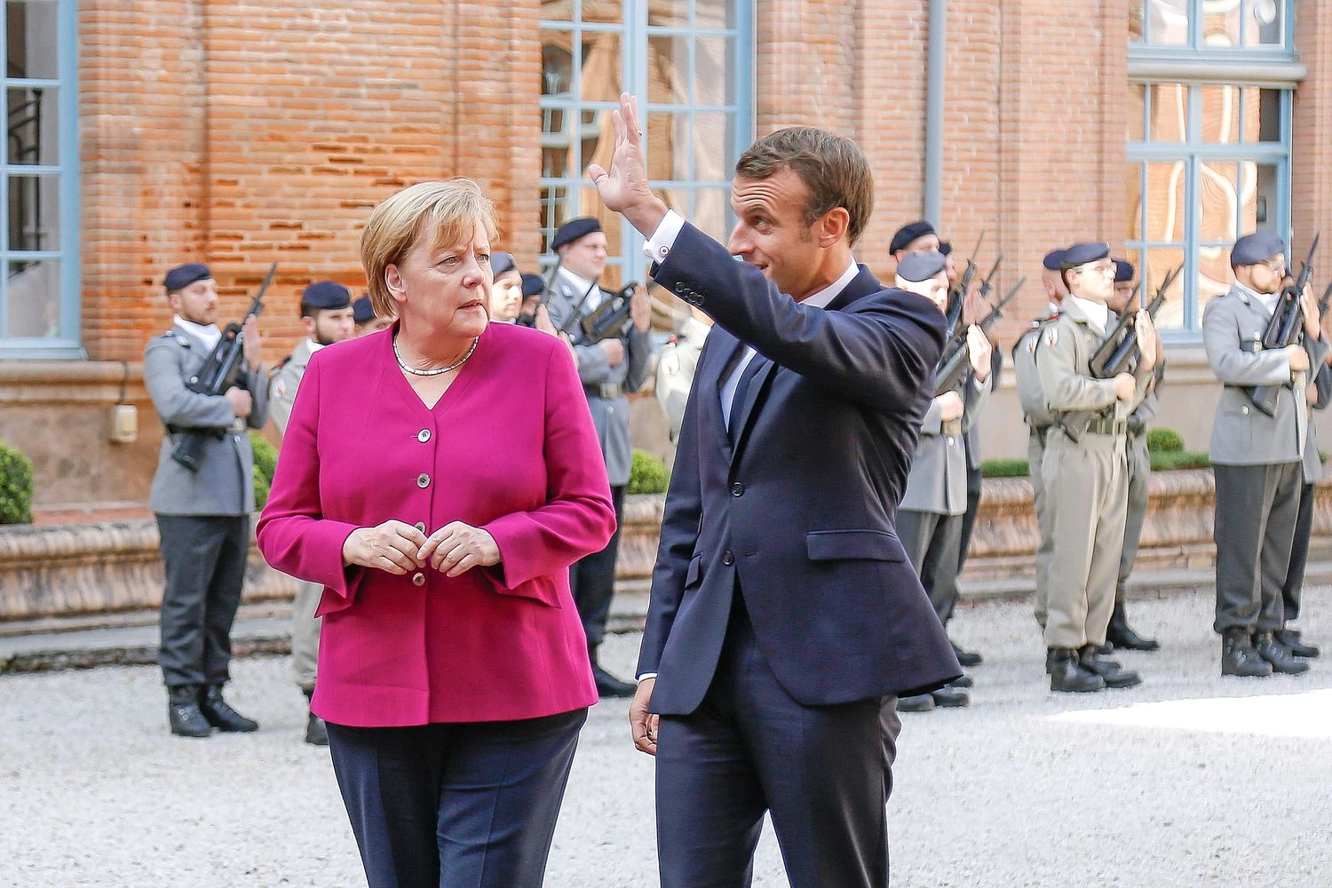 Analitikų teigimu, Emmanuelio Macrono bandymas perimti Aangelos Merkel priklausiusį pagrindinio tarpininko Ukrainos konflikte vaidmenį buvo ypač įžeidžiantis. J. M. HAEDRICHO (SIPA / „SCANPIX“) NUOTR. 