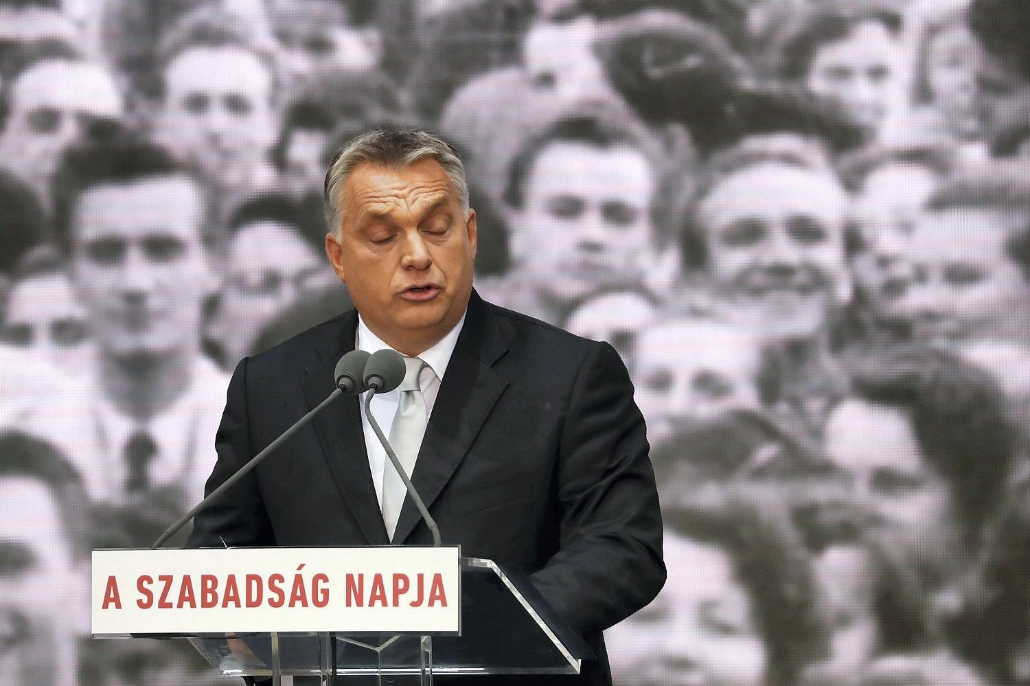 Viktoras Orbanas, dabartinis Vengrijos premjeras, turėtų išsikovoti teisę vėl formuoti vyriausybę. Laszlo Balogho („Reuters“ / „Scanpix“) nuotr.