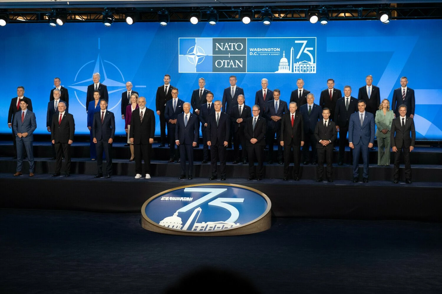 NATO viršūnių susitikime Vašingtone dalyvavo 32 valstybių lyderiai, kada tarp jų bus Ukrainos vadovas – kol kas nežinia. „Moncloa“ / „ZUMA Press“ / „Scanpix“ nuotr.
