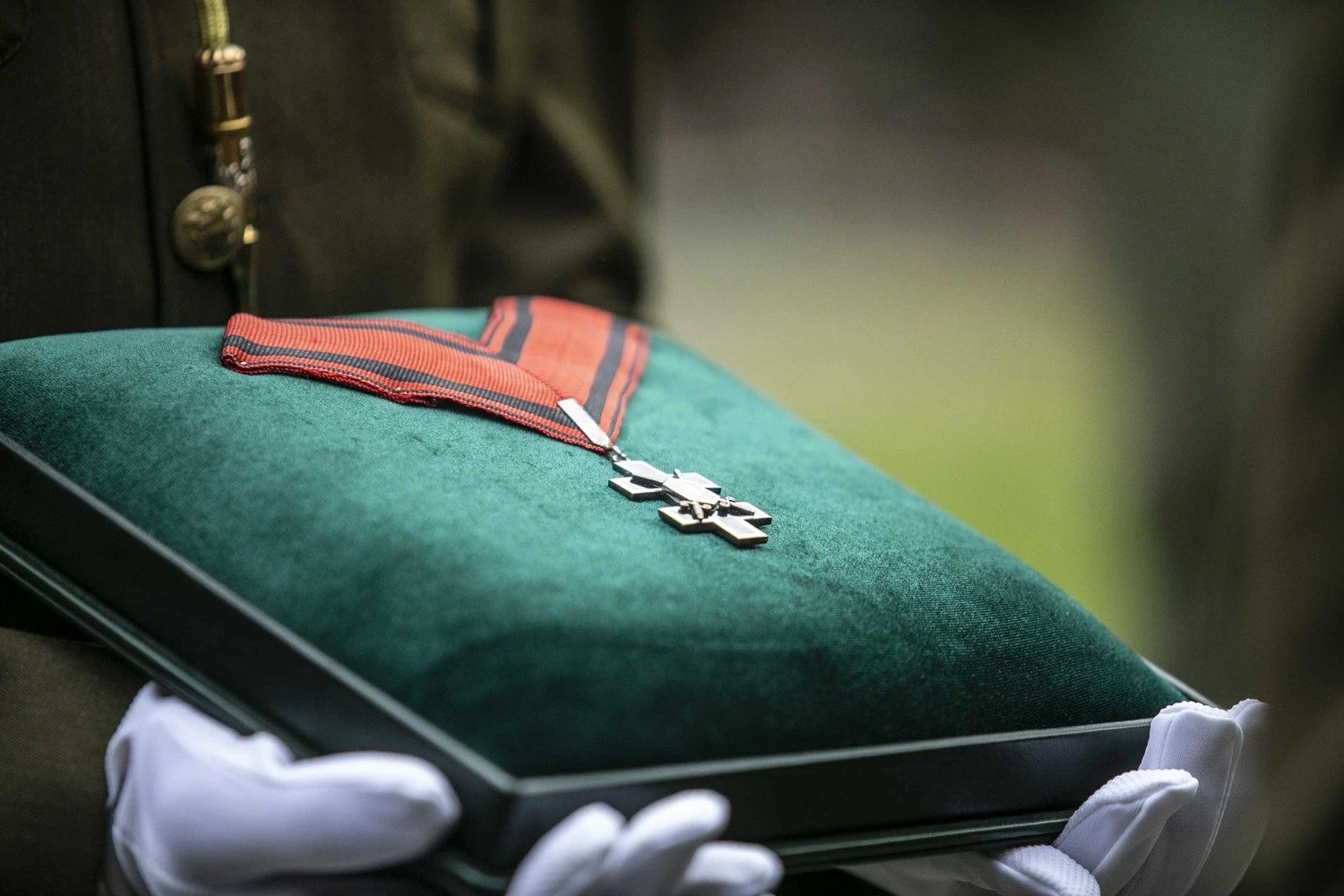 Lietuvos partizano Antano Kraujelio-Siaubūno palaikų laidojimo akimirka. 
Arno Strumilos („15min“ / „Scanpix“) nuotr. 
