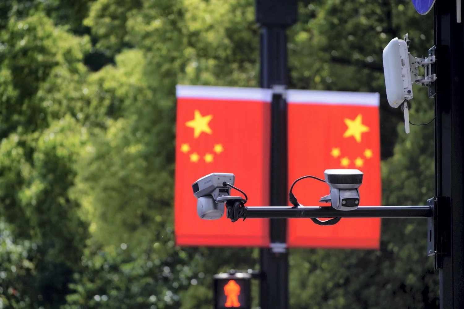 „Hikvision“ stebėjimo kameros. Aly Song („Scanpix“ / „Reuters“) nuotr.