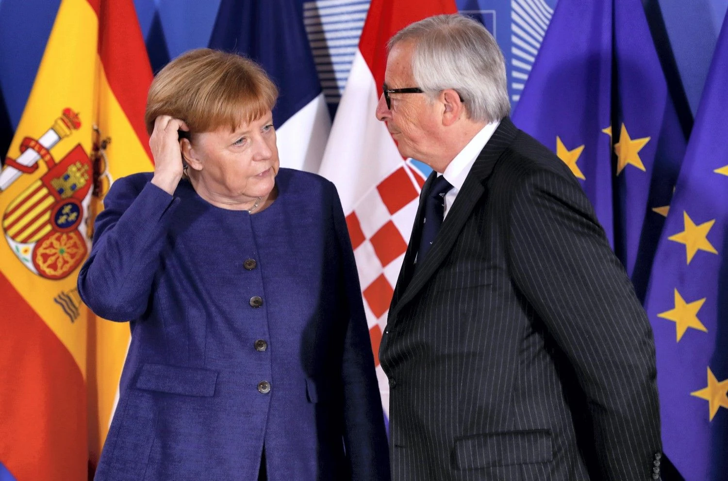 Angela Merkel, Vokietijos kanclerė, ir Jeanas Claude'as Junckeris, Europos Komisijos pirmininkas. Yveso Hermano (Reuters / Scanpix) nuotr.