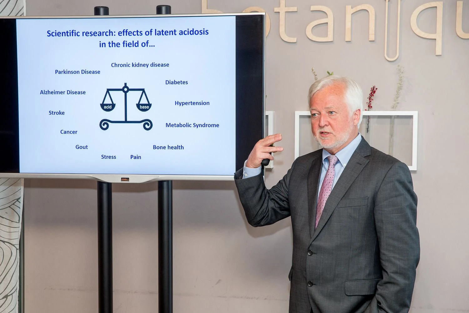 „Greitas gyvenimo tempas ir laiko stoka daugybei žmonių Vakarų šalyse trukdo skirti pakankamai dėmesio mitybai“, – sako biochemijos mokslų dr. Jurgenas Vormannas iš Vokietijos. 
Vladimiro Ivanovo (VŽ) nuotr.