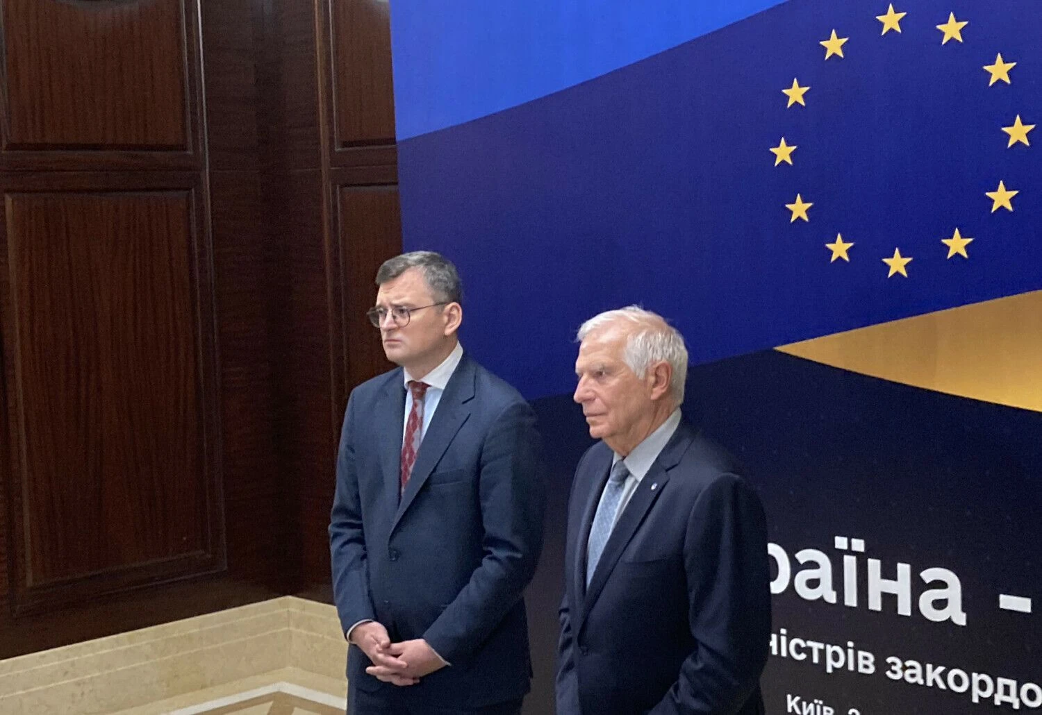 Dmytro Kuleba, Ukrainos užsienio reikalų ministras ir Josepas Borrellis, Europos Sąjungos diplomatijos vadovas.
dpa/„Scanpix“ nuotr.