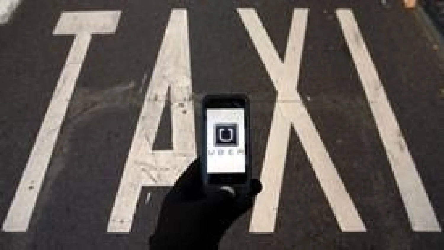 „Uber“ nereglamentuota veikla kelia tradicinių taksistų pasipiktinimą. (Reuters/Scanpix nuotr.)