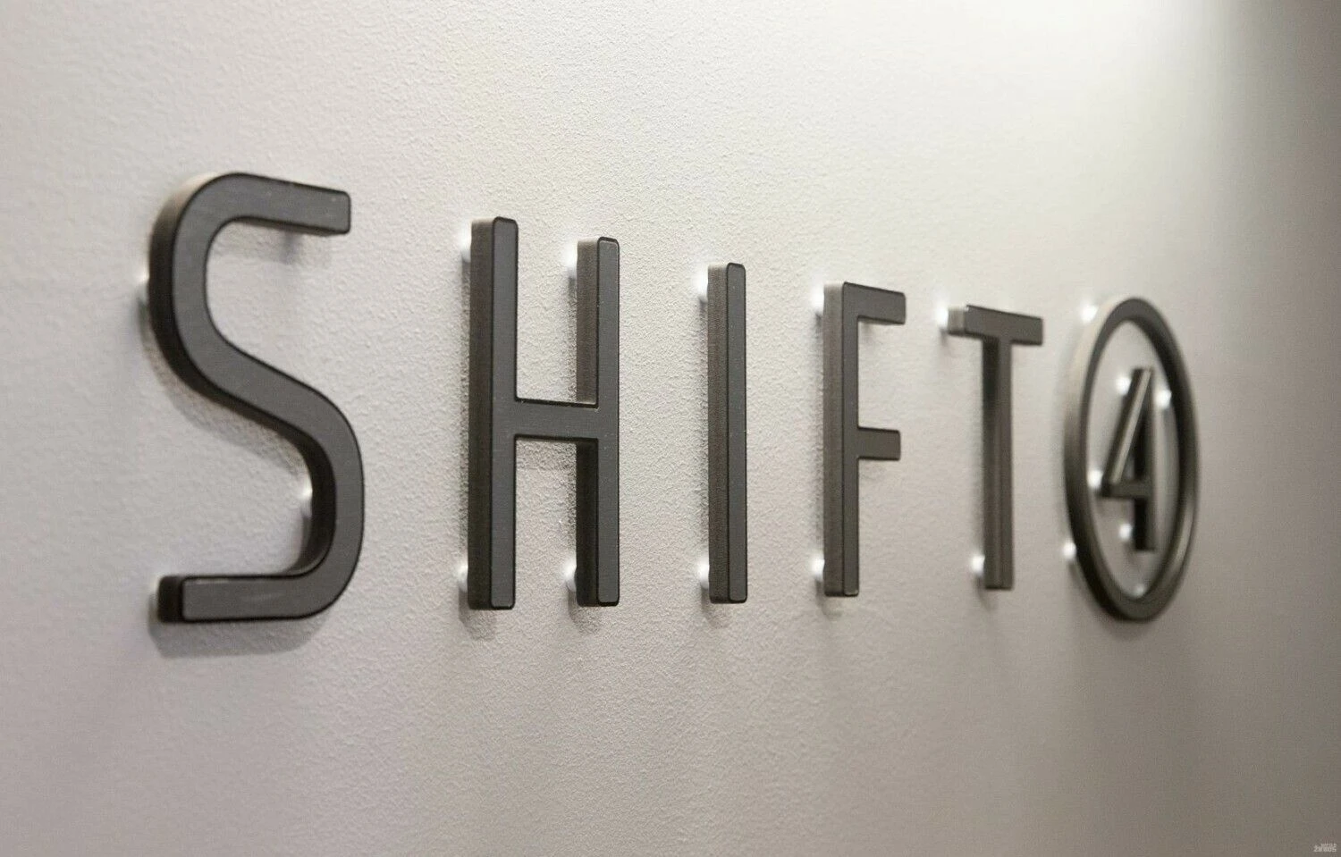 „Shift4 Payments Lithuania“ iškaba. Juditos Grigelytės (VŽ) nuotr.