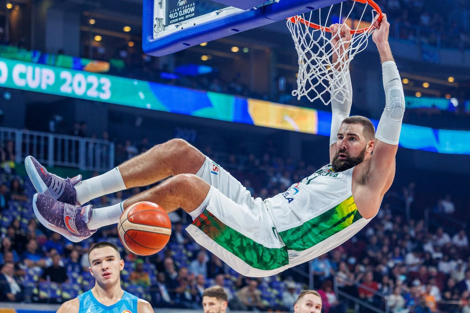 Jonas Valančiūnas sužaidė asmeniškai geriausias rungtynes 2023 m. pasaulio krepšinio čempionate. Eriko Ovčarenko (BNS) nuotr.