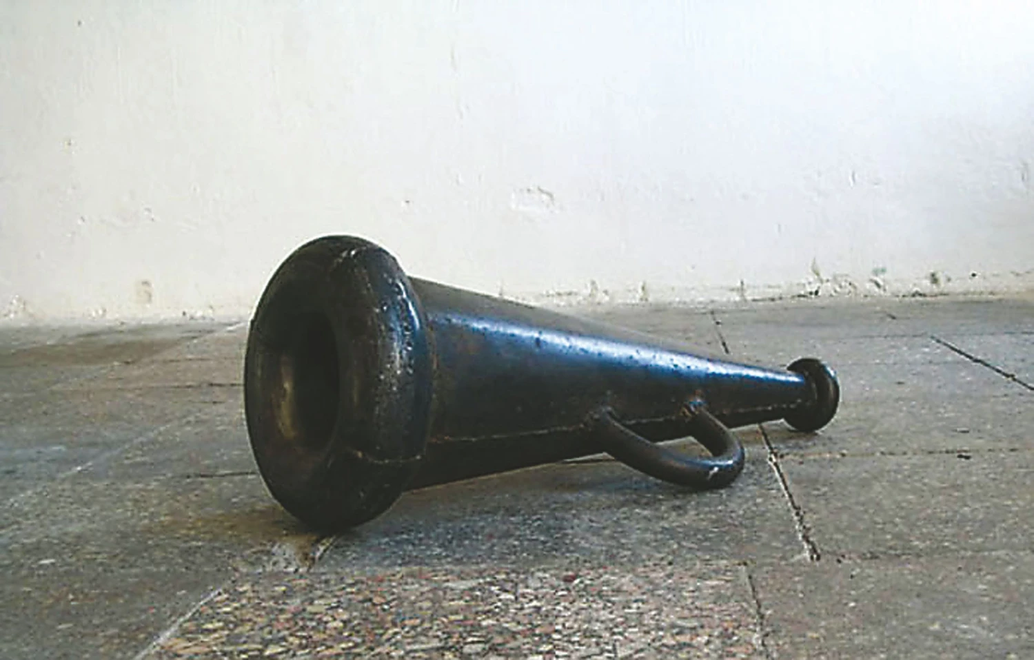 Vilniaus galerijoje „AV17“ iki balandžio 9 d. veikia dar viena, tekste nepaminėta skulptoriaus Nerijaus Ermino instaliacijų paroda „Septynios dienos iki nakties”.  Galerijos „AV17“ nuotr.