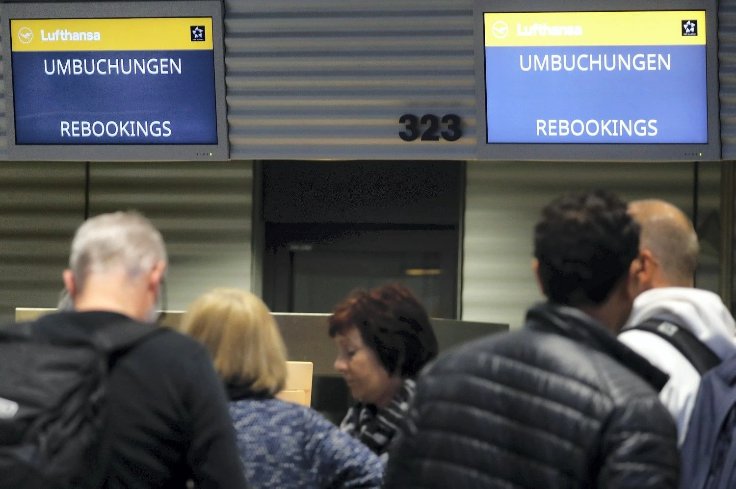 Streikas privertė atšaukti šimtus skrydžių iš Frankfurto oro uosto. Kai Pfaffenbacho (Reuters / Scanpix) nuotr.