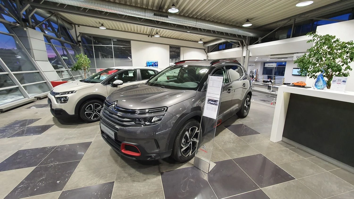 Naujasis savininkų registras nutaikytas į nesąžiningus naudotų automobilių pardavėjus, tačiau liečia absoliučiai visus. Lino Butkaus (VŽ) nuotr.
