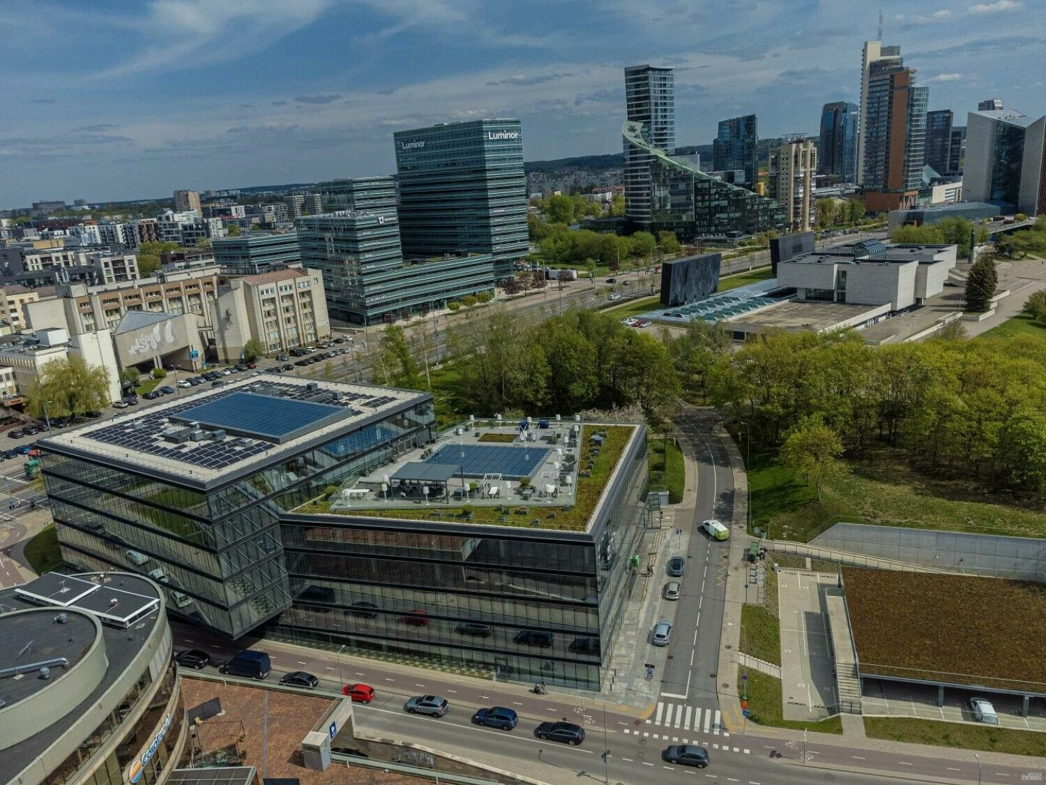 Bankų būstinės Vilniaus Konstitucijos pr. Vladimiro Ivanovo (VŽ) nuotr.