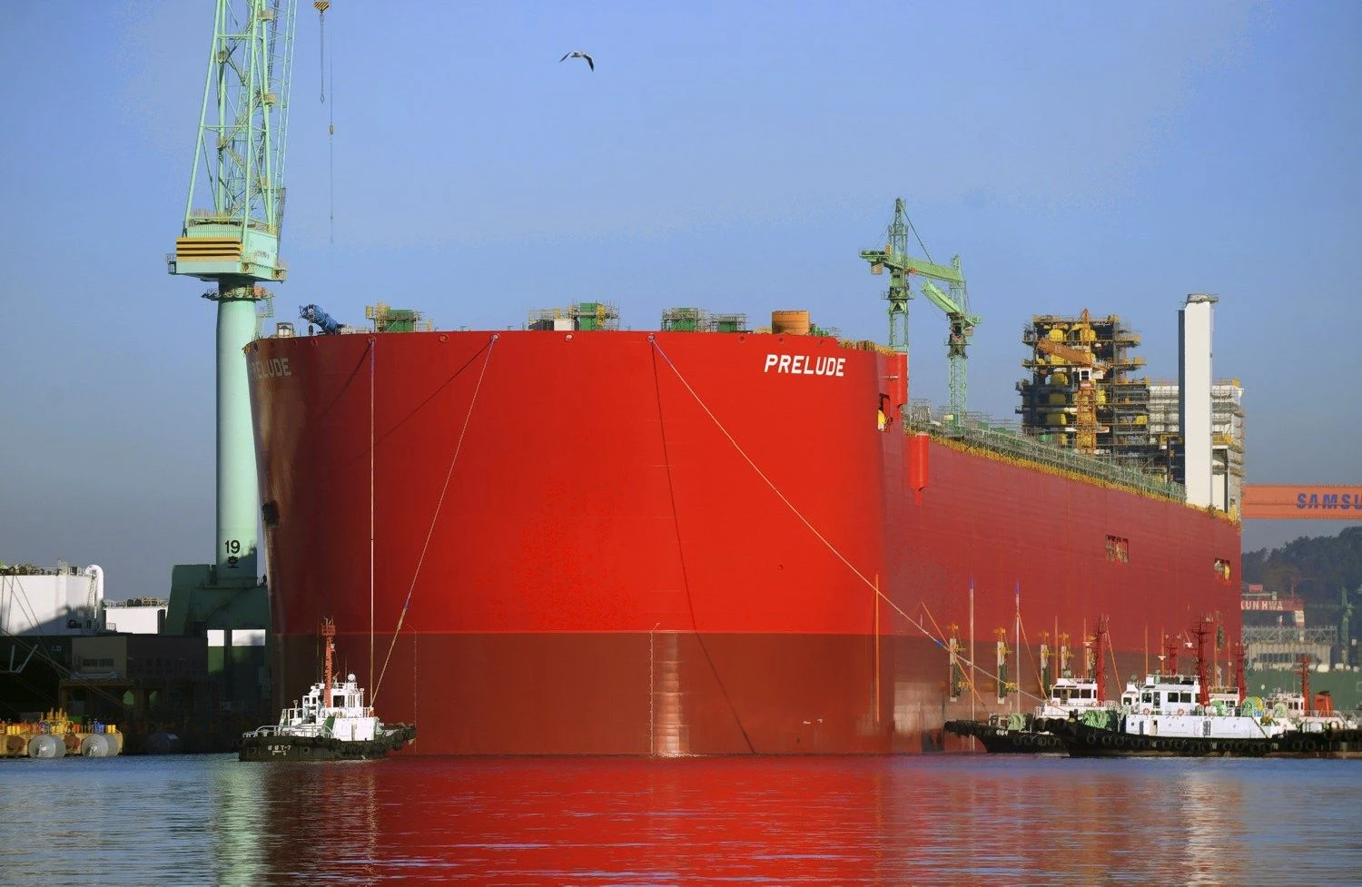 „Prelude“ – statomas didžiausias pasaulyje FLNG laivas. „Shell“ / „Reuters“ / „Scanpix“ nuotr.