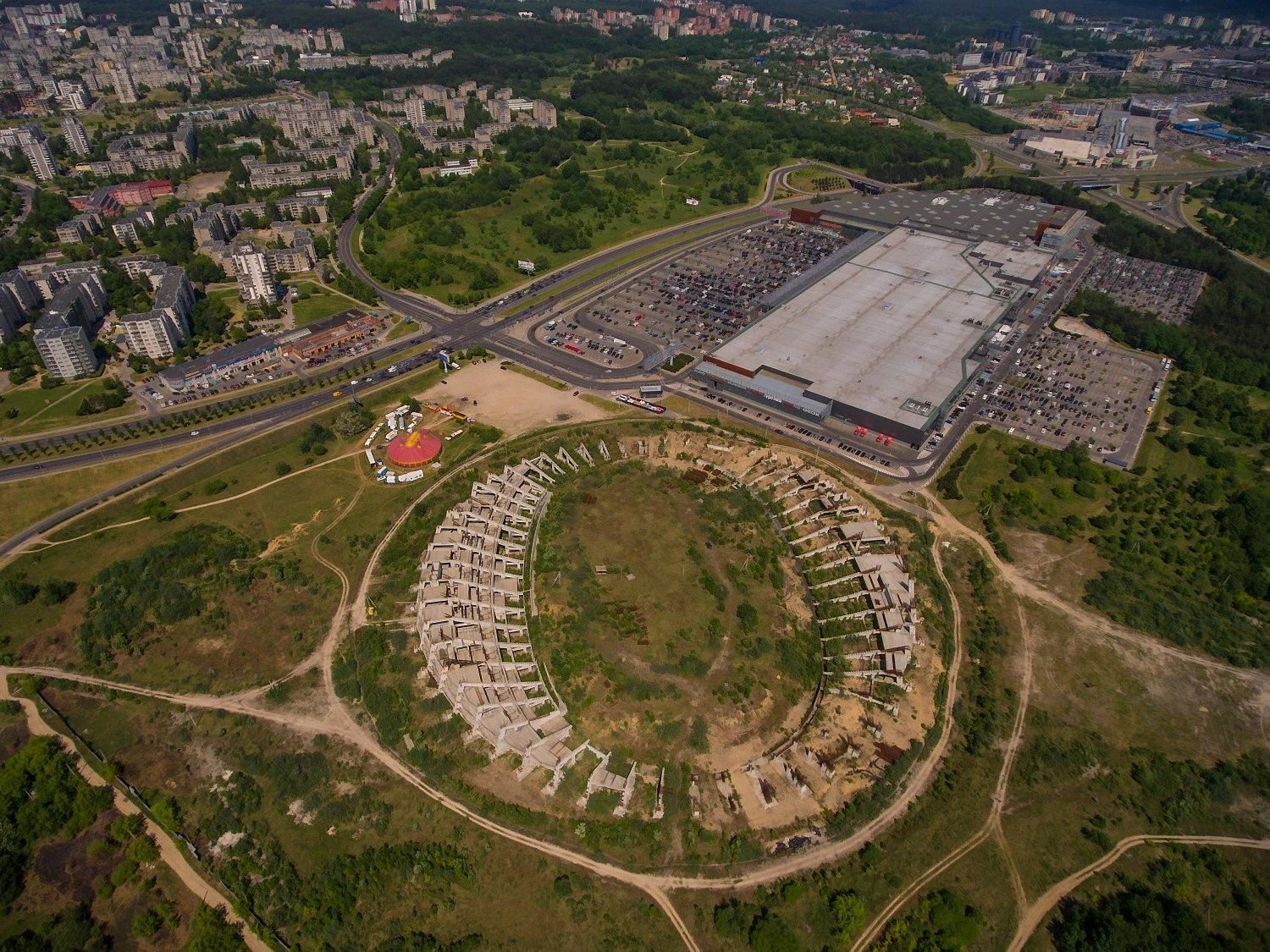 Vilniuje koncesijos būdu vis niekaip nepradedamas statyti Nacionalinis stadionas. Vladimiro Ivanovo (VŽ) nuotr.