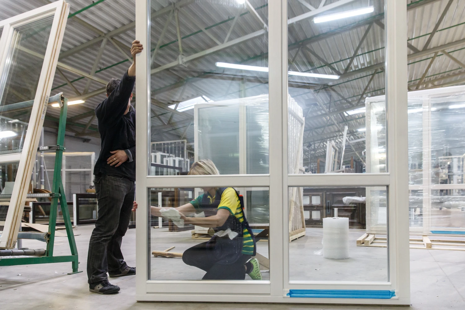 „Glass LT“ stiklo paketus naudoja nemažai Lietuvos langų ir fasadų gamintojų.
Vladimiro Ivanovo (VŽ) nuotr.