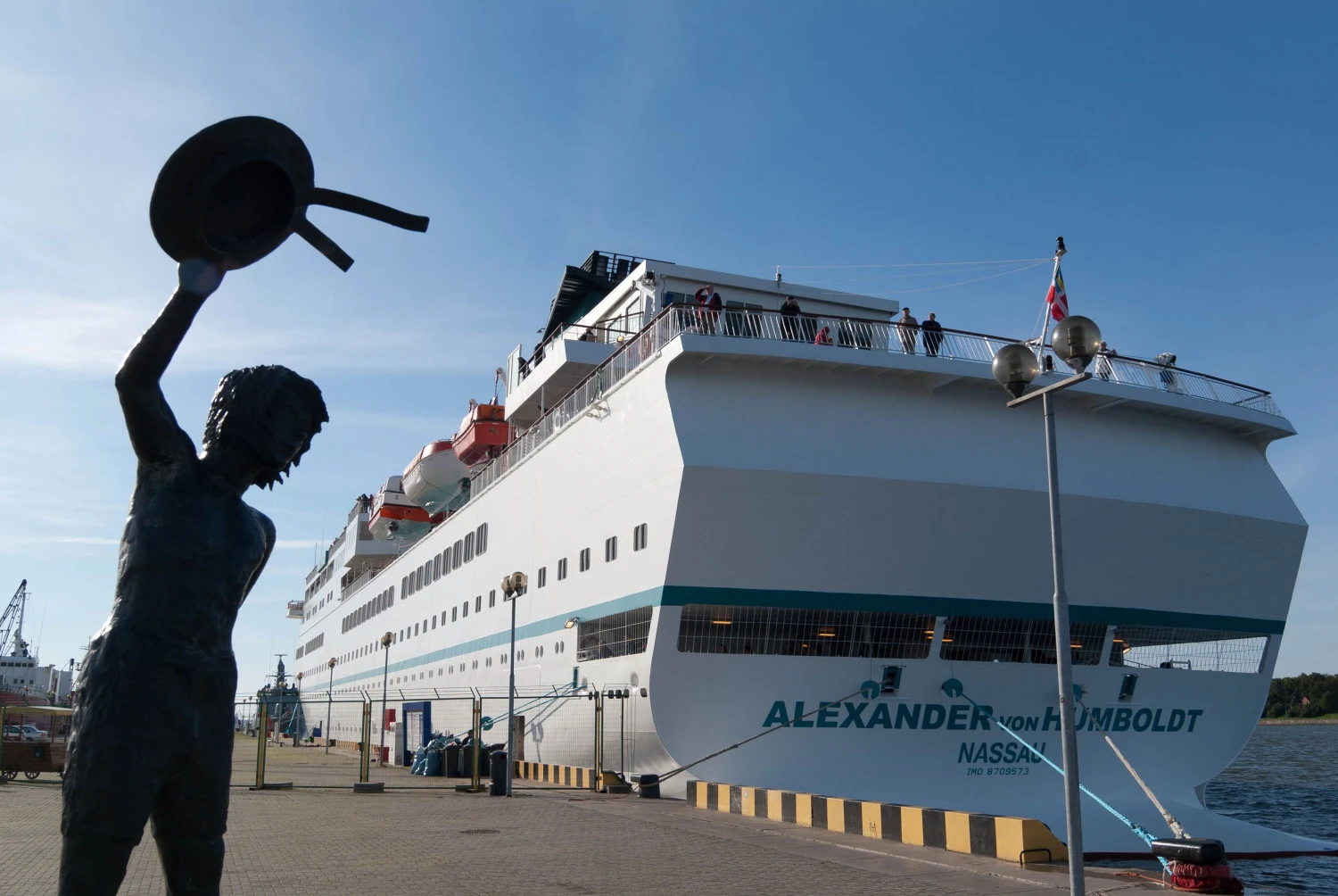 Skaičiuojama, kad šiemet Klaipėda kruizinių laivų turistų sulauks panašiai ar net šiek tiek daugiau nei pernai, kai 51 kruizinis laineris į Klaipėdą atplukdė per 60.000 keleivių. 
Algimanto kalvaičio nuotr. 
