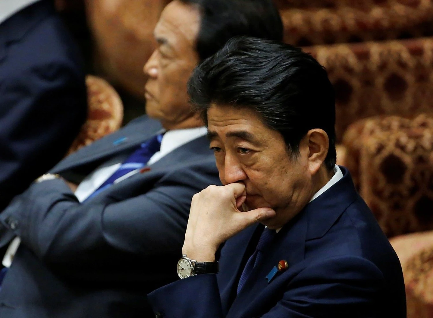 Shinzo Abe, Japonijos premjeras, buvo priverstas aiškintis šalies parlamento komitete. Toru Hanai („Reuters“ / „Scanpix“) nuotr.