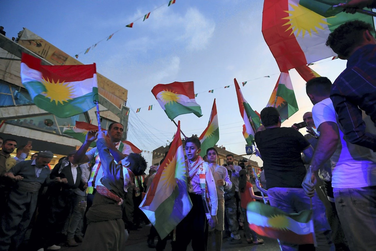 Irako kurdai švenčia po nepriklausomybės referendumo. Ari Jalalo („Reuters“ / „Scanpix“) nuotr.
