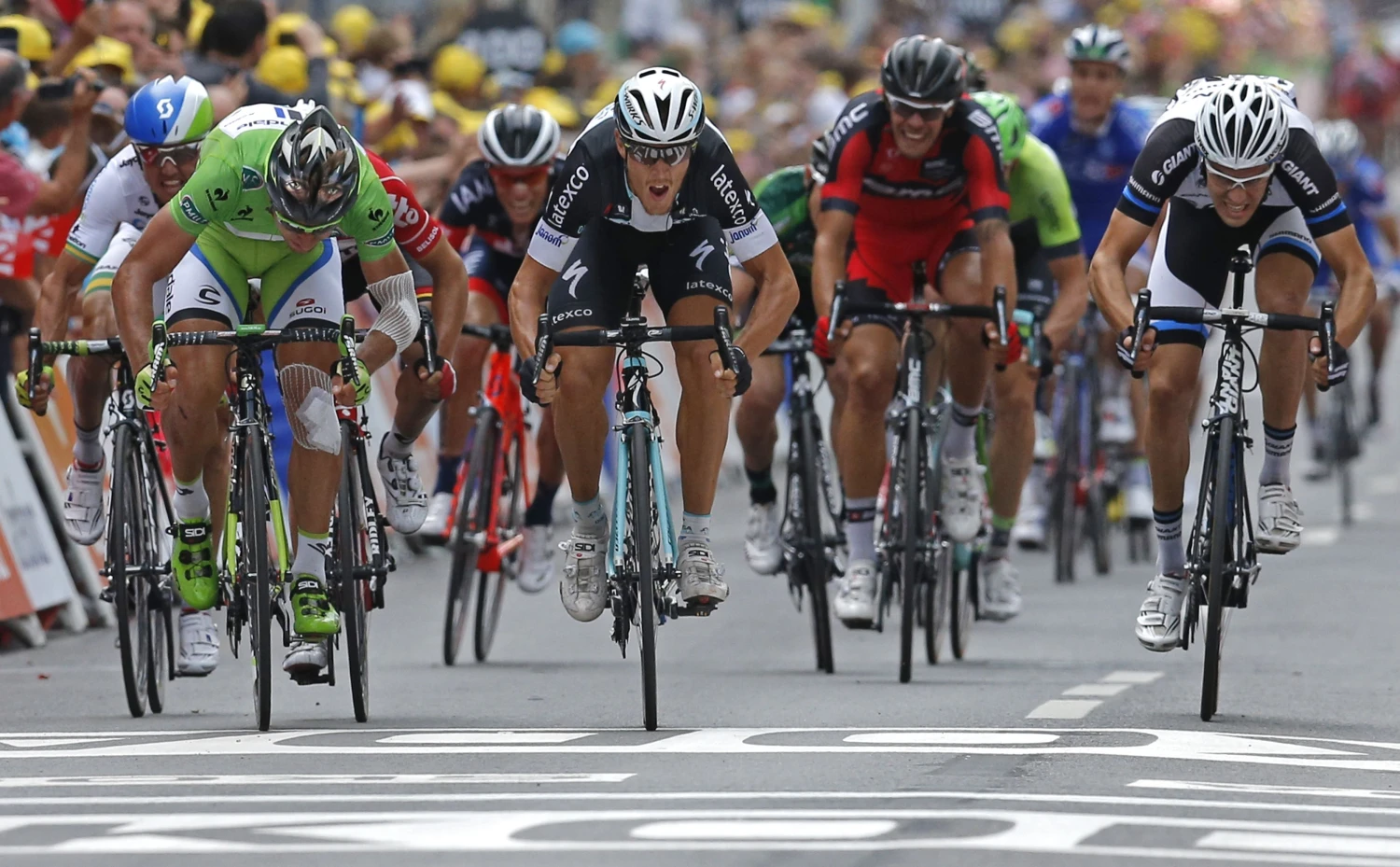 „Tour de France“ lenktynininkai privalo įveikti 21-ą varžybų etapą, bendras jų ilgis – 3.535 km.
„Reuters“ / „Scanpix“ nuotr.