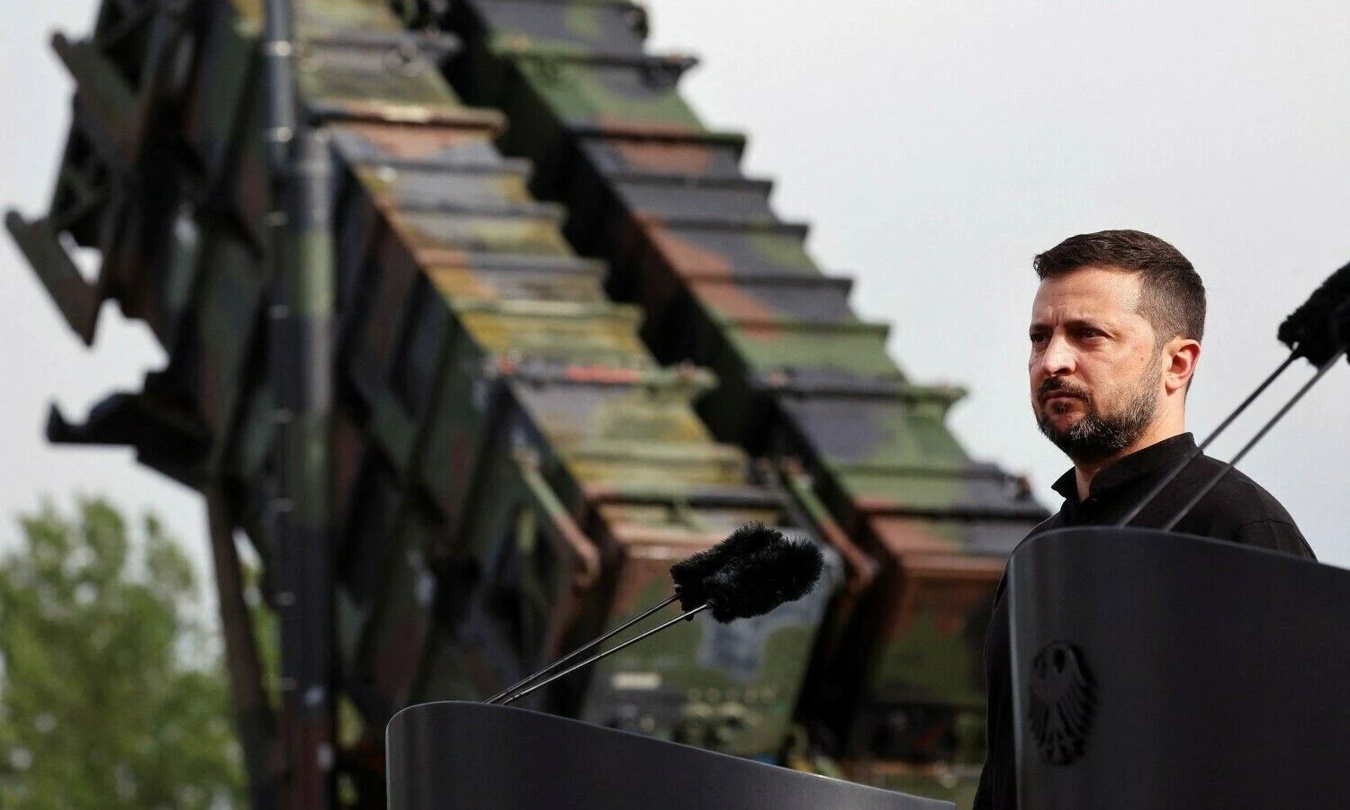 Anot V. Zelenskio, Ukrainai reikia bent septynių „Patriot“ sistemų, be jau turimų trijų. Jenso Buttnerio (AFP / „Scanpix“) nuotr.